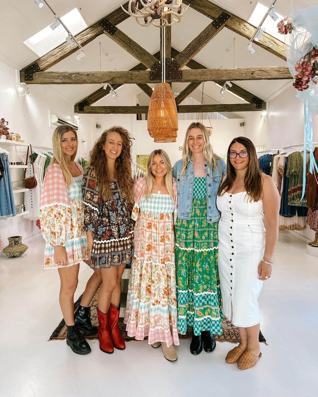 SPELLのインスタグラム：「Happy Flora launch day from Byron Bay 💐our store team dreamy in our newest arrivals… what did you add to cart? 💕 #SpellFlora」
