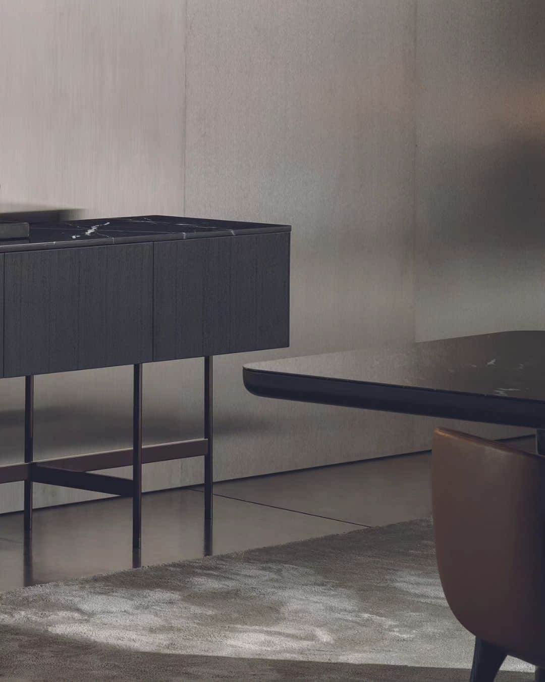 Minotti Londonさんのインスタグラム写真 - (Minotti LondonInstagram)「The Kenneth sideboards are designed based on the combination of its strong rigorous geometric volume and the slender support of the Black Coffee metal legs that lift it lightly off the ground.  With an unprecedented height that echoes that typical of the classics of yesteryear, Kenneth immediately becomes a timeless icon.  @rodolfodordoni design  Tap the link in our bio to discover the Kenneth sideboard.  #minottilondon #minotti #minottiitalia #minottifurniture #minotti2023collection #rodolfodordoni #minottikenneth #coffeetable」7月14日 10時31分 - minottilondon