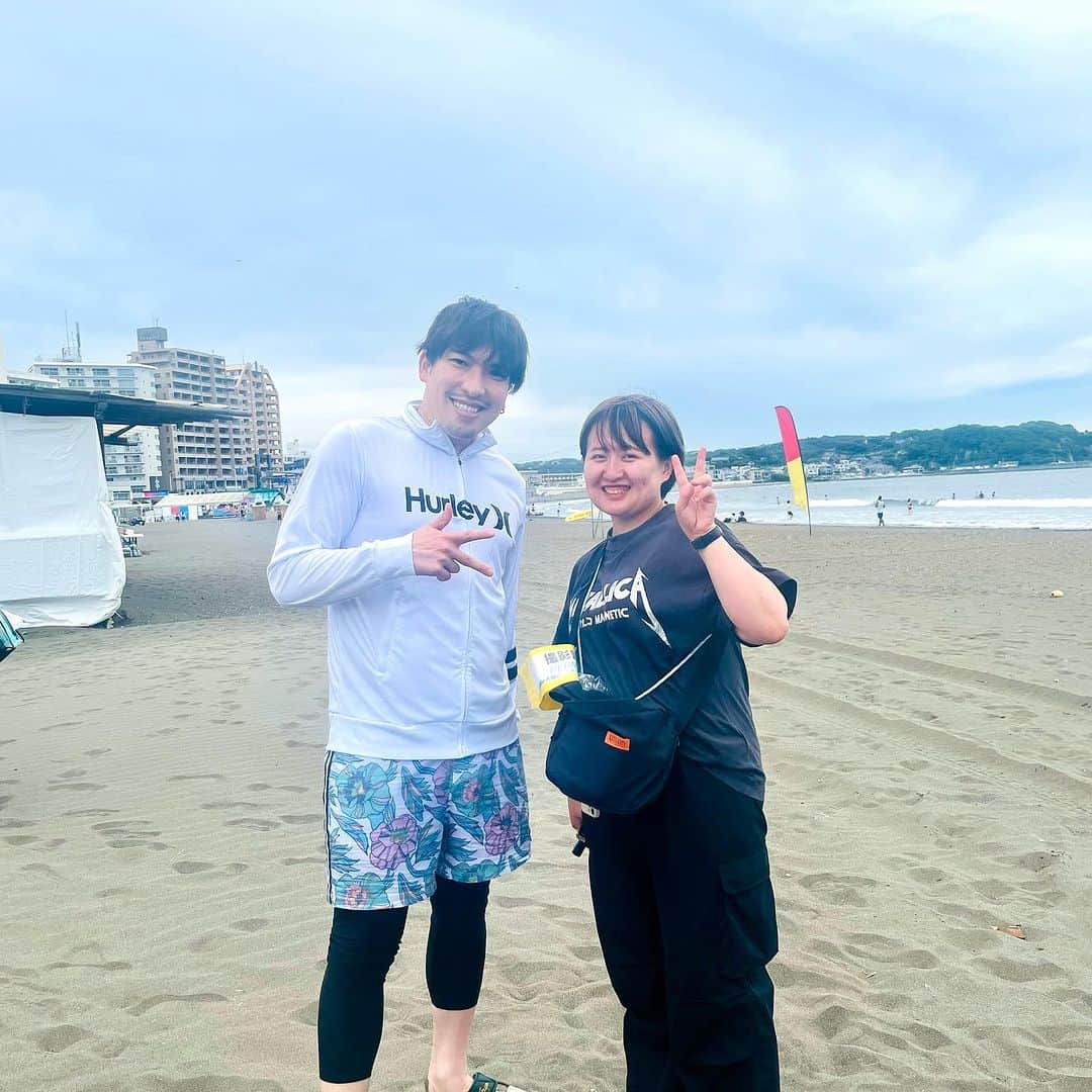 りんたろーさんのインスタグラム写真 - (りんたろーInstagram)「5時起きでラランドの サーヤちゃんと夏休みロケ！ サーヤは終始 「5時起きで 夏休みロケはないですよね 普段より過酷だっつーの」と 訴えていました！ 芸人の枠に囚われない、 クリエィティブで可愛いくて ポピュラーなのにサブカルの空気を 纏い芸人のクズ臭まで漂わせる 新進気鋭のコメディアン そんなサーヤちゃんを すごくかっこいいと思ってしまう！ これからもあれ？ これサーヤちゃんか？ サーヤちゃんだよな？？ あれ全然違うか？？炎天下か？ 熱中症のサーヤか？？なんだ？？ ちょっと日陰に行ってきます！！」7月14日 10時44分 - rin_the_sky