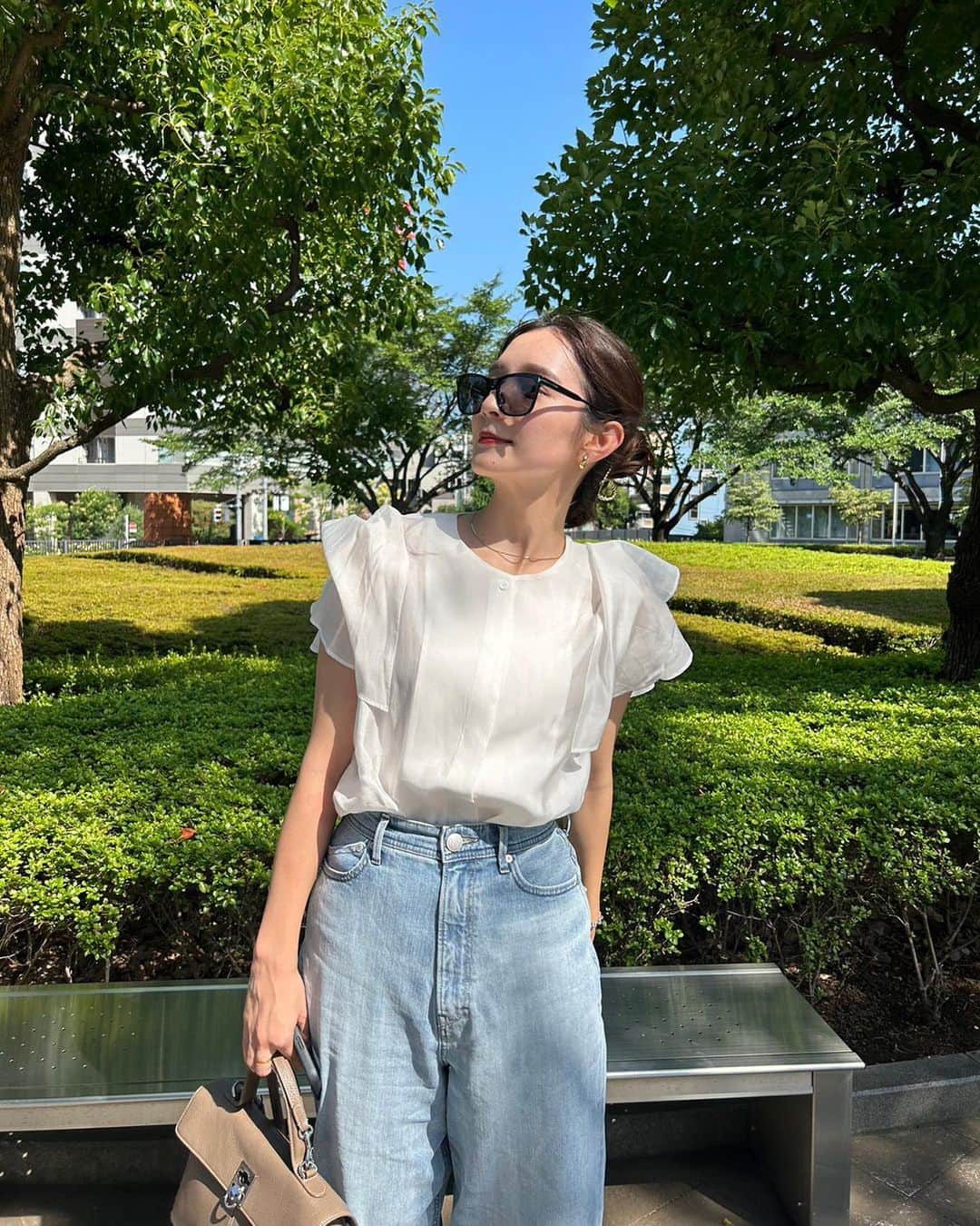 大西百合子のインスタグラム：「🕶️☀️  🏷️  @_kaieka_  @yanuk_official  @tomford  @cafune.official   #onishiyuriko」
