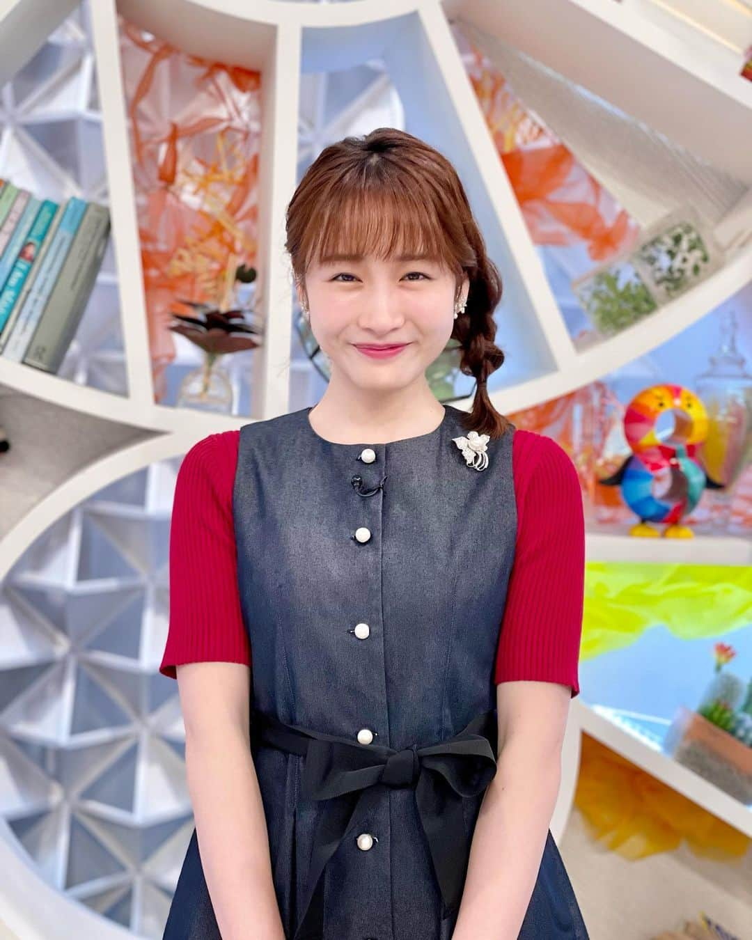 フジテレビ「めざまし8」さんのインスタグラム写真 - (フジテレビ「めざまし8」Instagram)「. 🍓きょうのきっしー🍓 ｡*⑅୨୧┈┈┈┈┈┈┈┈┈┈┈ ୨୧⑅*｡  爽やかなサイドテールのきっしー✨ いよいよ夏がやってきました☀  くらもんコーナーの献血事情を聞いて、今までは血が怖くて一歩が踏み出せなかったけど、これを機に私も献血始めようかな？🤔と思いました💪✨ チャレンジの夏にしていきます😤  ::::::::::୨୧::::::::::୨୧::::::::::୨୧:::::::::::  🍓トップス @mischmasch_official  🖤ベスト＆パンツ @m_maglie_le_cassetto_official  💠アクセサリー @osewaya_official @abiste_official  #めざまし8 #岸本理沙 #きっしー #衣装 #fashion #fashionstyle #ootd」7月14日 10時52分 - mezamashi8.tv