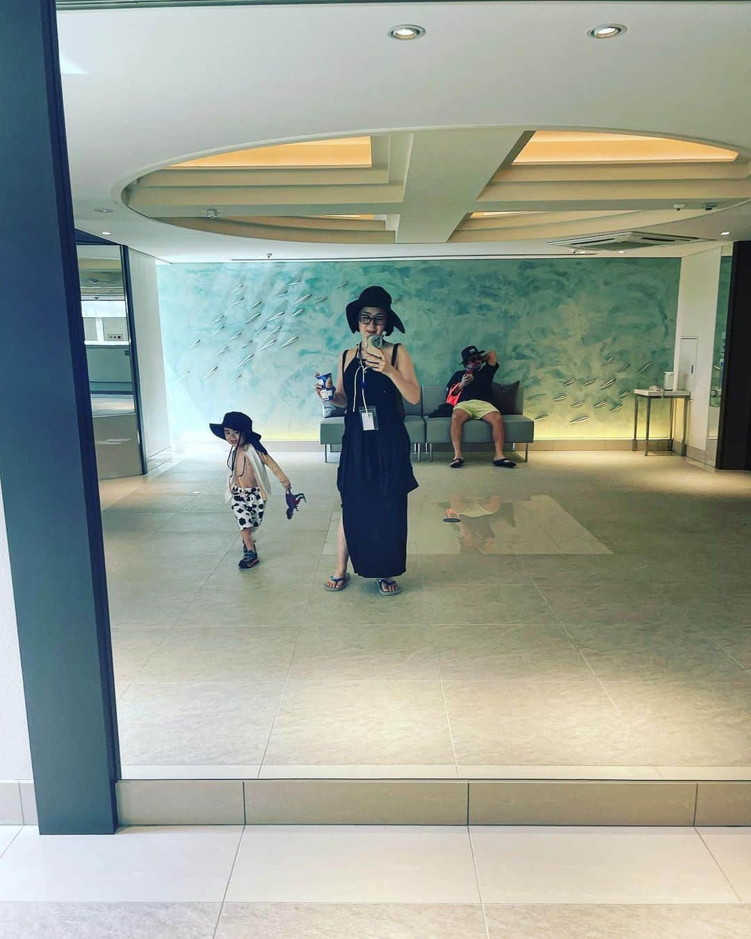 白澤美佳さんのインスタグラム写真 - (白澤美佳Instagram)「2023.07.09 おかげさまで3歳になりました👦  6月後半、熱性痙攣。。 なんとしてでも完治させてからの 7月前半、仲良し家族と沖縄旅行✈️  無事行けてほんとよかった。  未だに熱はしょっちゅう出すけど 元気いっぱい！ 生意気盛り！！  最後の動画でその様子が伺えます✌️  #息子 #想君 #3歳 #birthday #沖縄旅行 #✈️ #👦 #🌊☀️🌴」7月14日 11時04分 - mikashirasawa