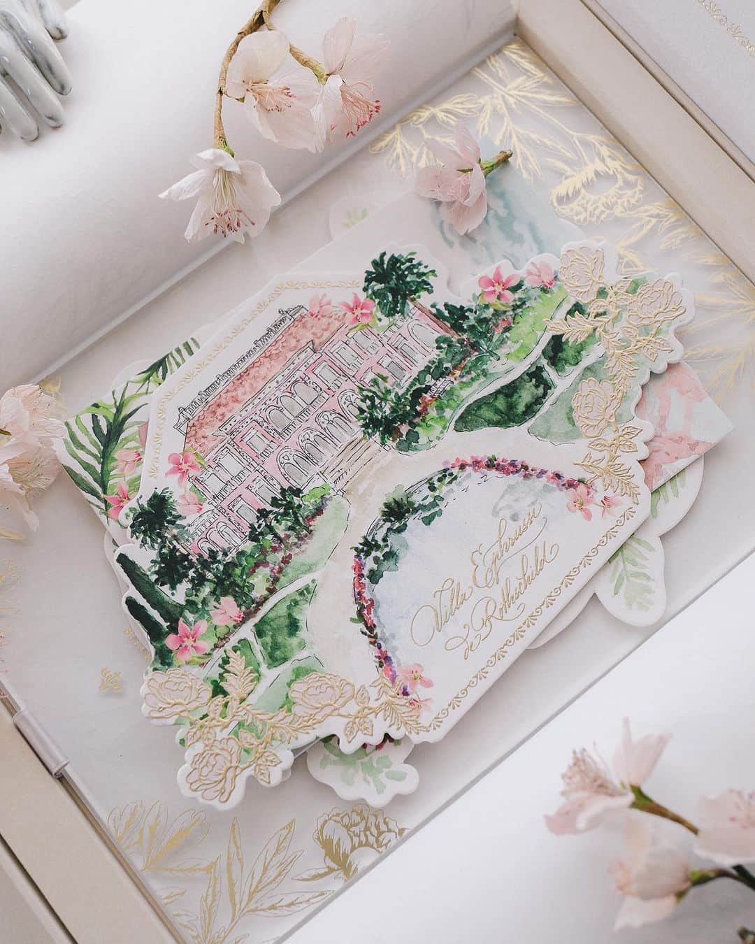 Veronica Halimさんのインスタグラム写真 - (Veronica HalimInstagram)「A recent invitation suite designed for J&G's Cote d'Azur wedding at one of my most favorite venues, Villa Ephrussi de Rothschild. Presented in a beautifully crafted velvet box, this suite was inspired by the breathtaking garden, capturing the essence of this picturesque haven. It blends delicate floral motifs and soft hues to evoke a sense of romance and magic. —  #frenchrivierawedding #cotedazur #southoffrancewedding #villaephrussiderothschild #destinationwedding #truffypi  #カリグラフィースタイリング  #weddinginvitation #weddingstationery  #weddingcalligraphy  #paperlovers #ウェディング #ウェディングアイテム #カリグラファ #veronicahalim #スタイリング #prettypapers #weddingsuite」7月14日 11時01分 - truffypi