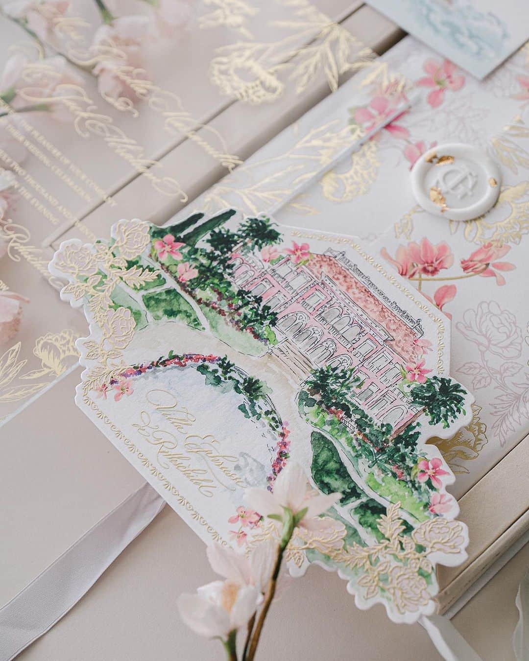 Veronica Halimのインスタグラム：「A recent invitation suite designed for J&G's Cote d'Azur wedding at one of my most favorite venues, Villa Ephrussi de Rothschild. Presented in a beautifully crafted velvet box, this suite was inspired by the breathtaking garden, capturing the essence of this picturesque haven. It blends delicate floral motifs and soft hues to evoke a sense of romance and magic. —  #frenchrivierawedding #cotedazur #southoffrancewedding #villaephrussiderothschild #destinationwedding #truffypi  #カリグラフィースタイリング  #weddinginvitation #weddingstationery  #weddingcalligraphy  #paperlovers #ウェディング #ウェディングアイテム #カリグラファ #veronicahalim #スタイリング #prettypapers #weddingsuite」
