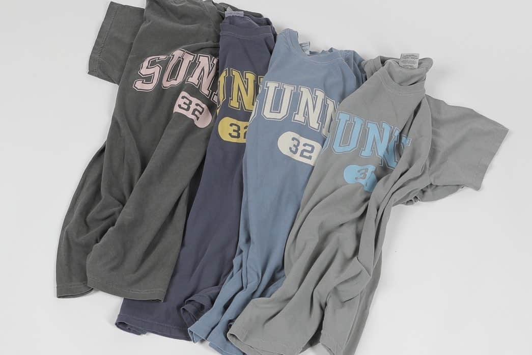 木村沙織のインスタグラム：「. " Old-fashioned T-shirt " . クタッと感がかわいい古着風Tシャツは どの色もお気に入り〜🦕🔆 ( このあと12:00-！ ) . . sunnyからのTシャツリリースは今回が最後となります☺️👏🏼」