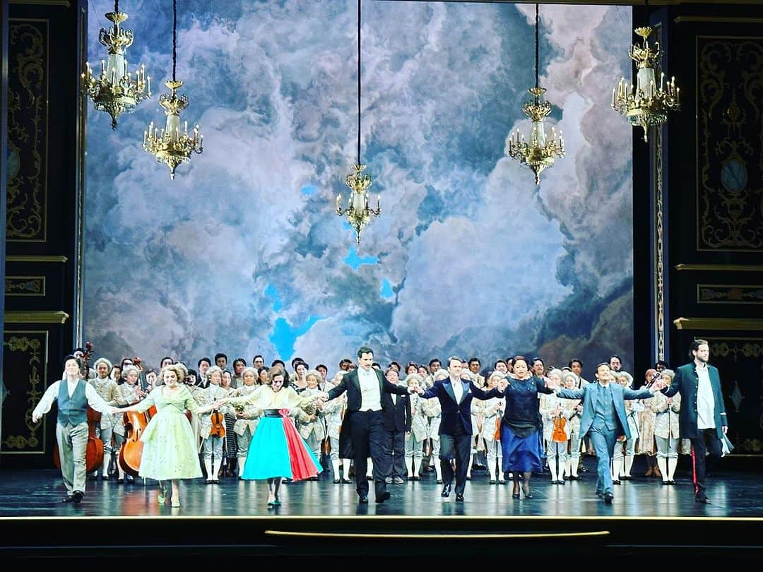 広崎うらんのインスタグラム：「14th July 🇫🇷✨ Today is the international team premier of Don Giovanni 😍❣️toi toi toi 🥳🎉 Photos from after exciting GP👍」