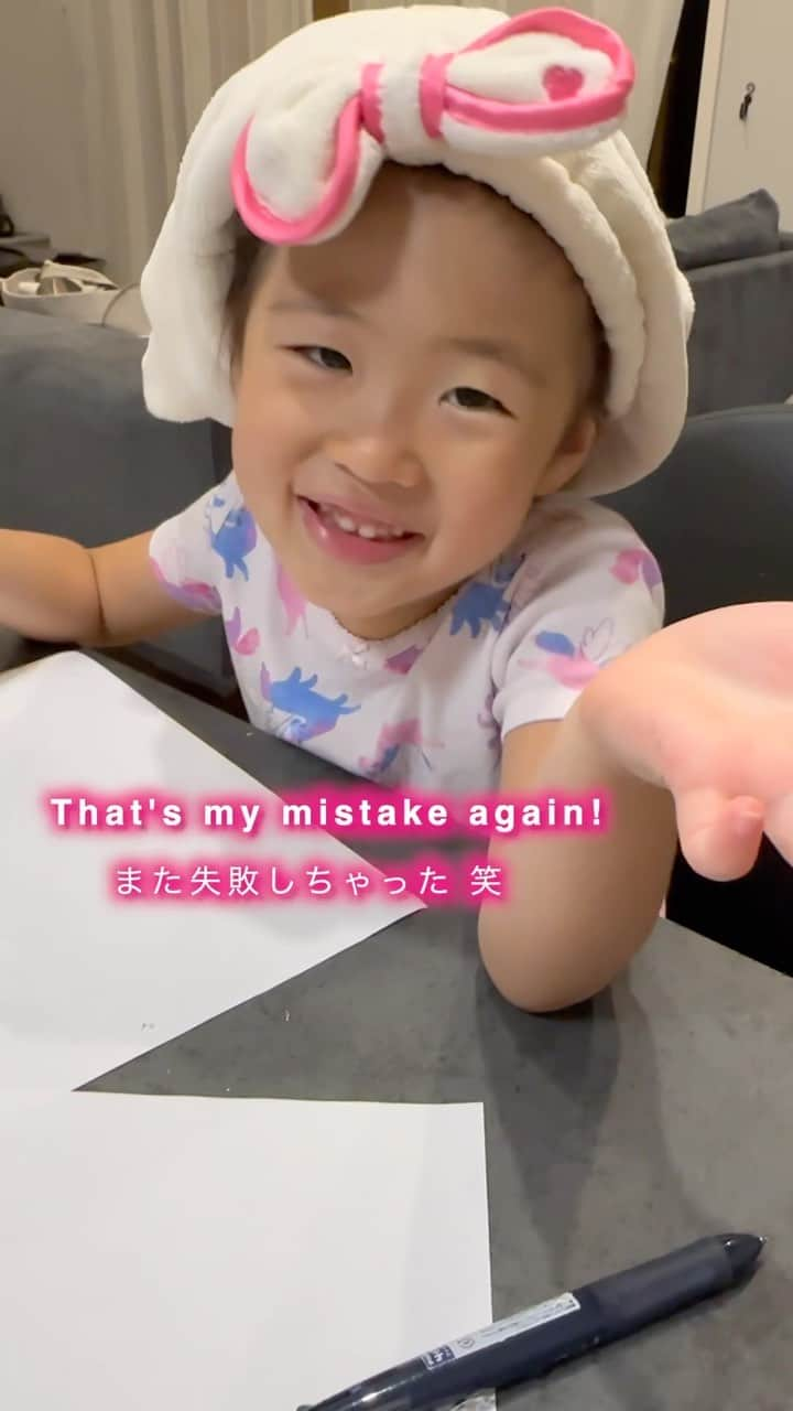 吉田ちかのインスタグラム：「5歳の娘から学ぶネイティブっぽい喋り方😂  #子ども英語 #子ども英会話 #英会話 #親子英語 #子どものいる暮らし」