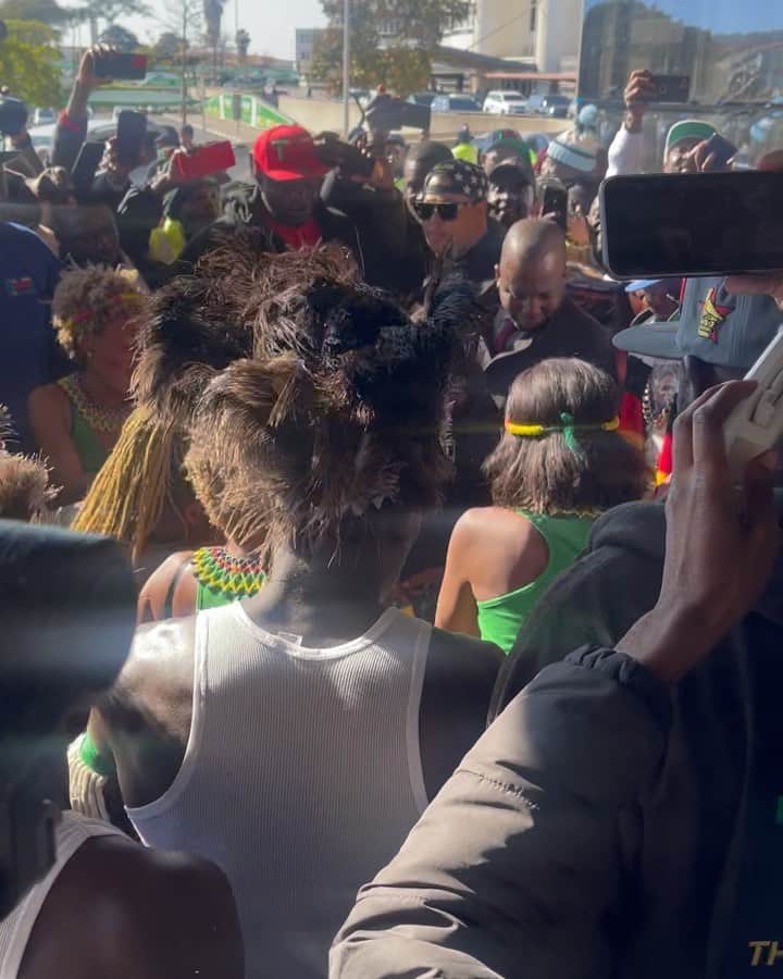 フロイド・メイウェザー・ジュニアのインスタグラム：「Enjoying the Motherland Tour. Thank you Zimbabwe for embracing me with open arms.」
