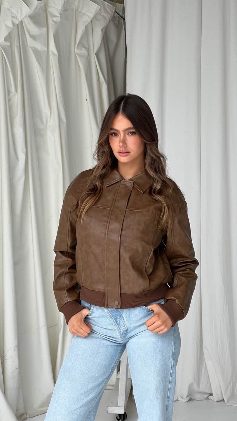 tiger Mistのインスタグラム：「Learn lessons in laying with the Roz Jacket. 🤎 Online now!」