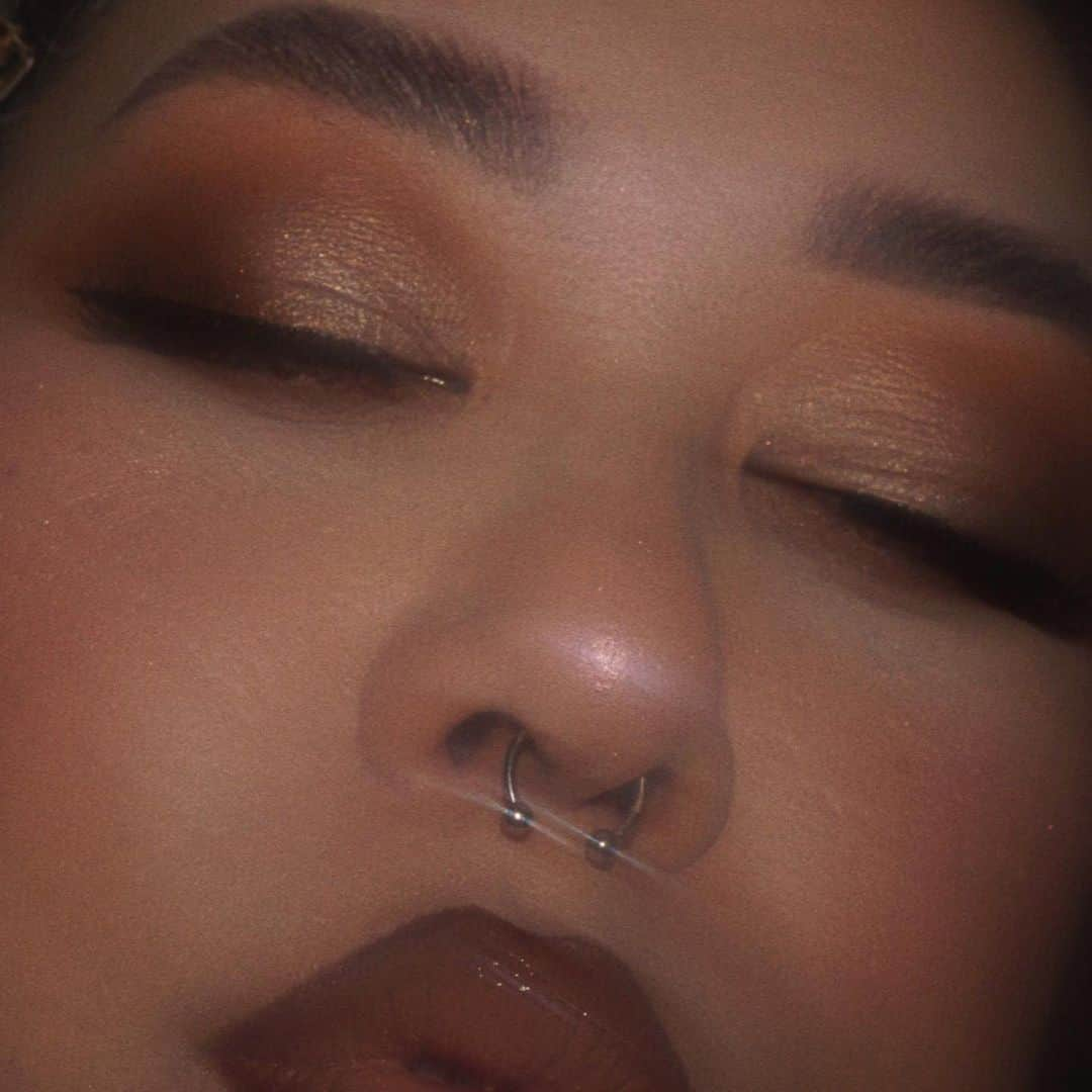 Sayaka Obaraさんのインスタグラム写真 - (Sayaka ObaraInstagram)「🤎✨ @meltcosmetics dark matter palette, perfectionist brow pen, honey thief cream blushlight, caffeine lip liner, noOd lipstick. @lhcosmetics infinity glass. . . #meltcosmetics #lhcosmetics」7月14日 11時45分 - sayaka_xx