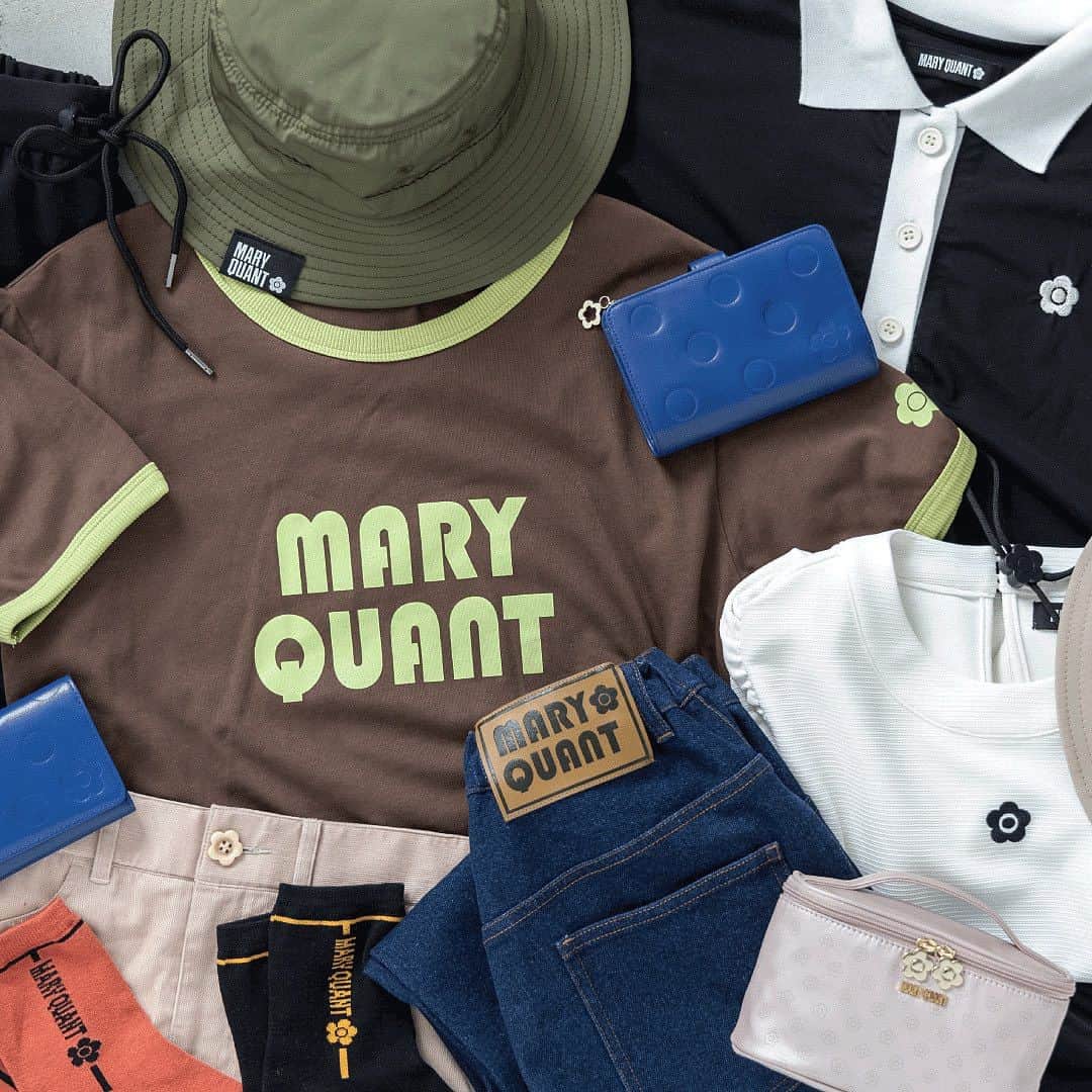 MARY QUANT officialのインスタグラム：「- Go out！ カジュアルコーデ&バッグ - お気に入りのアイテムを身に着けると いつものお出かけがもっと楽しく！ デイリーに活躍するお洋服やバッグ アクセントになるアクセサリーや小物で カジュアルコーデを完成させて - アイテム詳細はプロフィールのURLより オンラインショップをCHECK！ - #MARYQUANT #2023AUTUMN #NEWITEMS #FASHION - #マリークヮント #Tシャツ #デニム #ハット #ジャングルハット #財布 #ソックス #靴下 #プルオーバー」