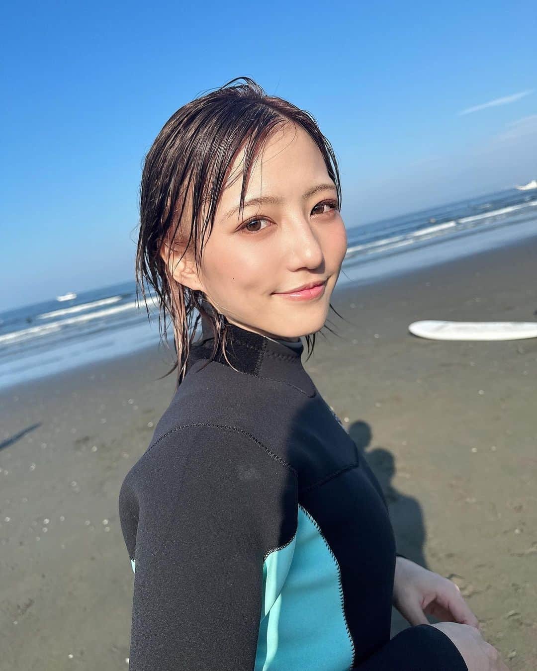 河路由希子のインスタグラム：「. 人生初のサーフィン🏄‍♀️ マリンスポーツほぼほぼ経験ないけどすっごく楽しかった✨️ シャベチャンの撮影だったからアップロードお楽しみに！！🥳」