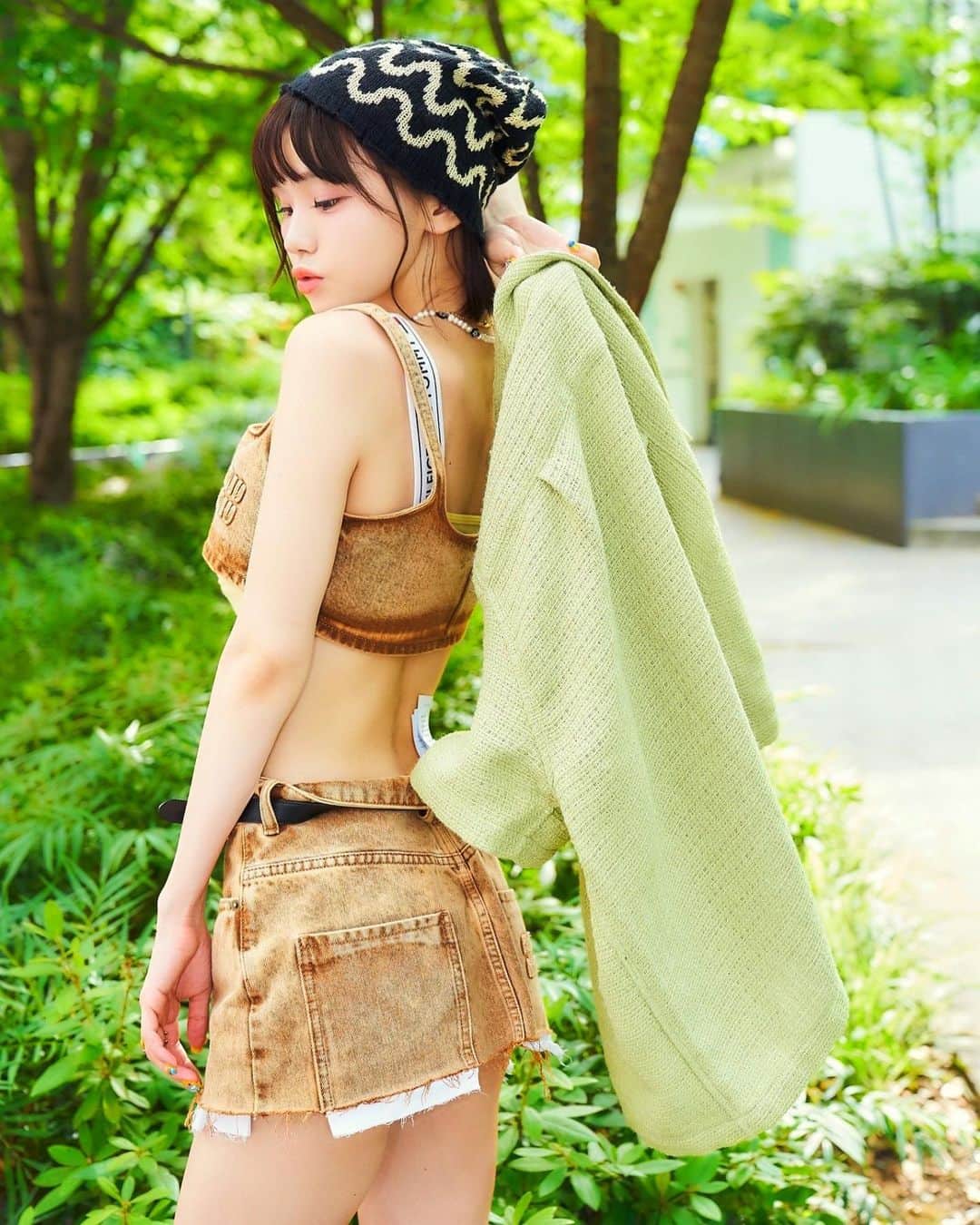みもれもんのインスタグラム：「The last picture is... I'm thinking about bad things 😏?? 😈🌈  最後の写真は・・・ 悪いこと考えてますねぇぇ😏??卍  shirt @auinite_official  jewelry @cene_316l  camera @taiki_the_shooter   #みもれもん #Mimolemon  #japanesegirl #黒髪 #ショートヘア#ボブ #人像攝影 #日本的 #粉我 #日本女孩 #fashion #japan #portrait #tokyo #fashion #ootd」