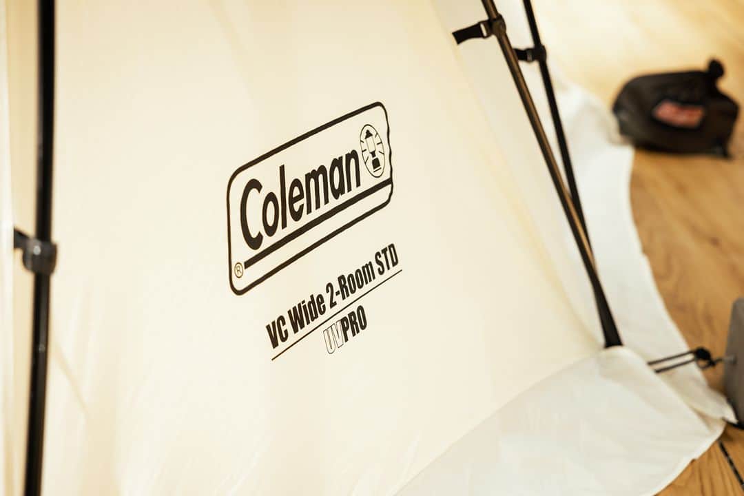 Coleman Japanさんのインスタグラム写真 - (Coleman JapanInstagram)「【Alpen Outdoors x Coleman 限定モデル⛺️】  大好評のアルペンアウトドアーズ と コールマン の共同開発モデル・第二弾「Alpen Outdoors x Coleman Exclusive Model 2023 デザートサンドシリーズ」が登場🎉  上品なニュアンスカラー「デザートサンド」は、ファミリーテントを中心に、定番のチェアやワゴン、シュラフの7アイテムを展開。既に使用しているギアにプラスしても馴染む＆おしゃれをコンセプトにデザインされています。  コールマンスタッフが自信を持っておすすめする、デザイン性・機能性にも優れた限定モデルは、この夏、フィールドで映えること間違いなし👍  現在、全国のアルペンアウトドアーズと一部のスポーツデポ・アルペン、アルペングループオンラインストアにて好評販売中です。気になる方は、商品知識が豊富なスタッフが駐在する、アルペンアウトドアーズ コールマンアドバイザリーショップまでお尋ねください💁  ▶︎特設ページ https://information.alpen-group.jp/info/detail/1051  🛍️ ： @alpentokyo.alpenoutdoors.fs @alpen.outdoors.kohoku @alpenoutdoors.flagship.kashiwa @alpenoutdoors.flagship.fukuoka @alpenoutdoors.flagship.sapporo @alpenoutdoors.flagship.togo  📷： アルペンアウトドアーズ港北ノースポートモール店 コールマン アドバイザリー AOD春日井店  ・  #灯そう #灯そうコールマン #ザコールマンズ #灯そうColeman #Coleman #コールマン #Camp #キャンプ #Outdoor #アウトドア #Tent #テント #コールマンテント #Camp #キャンプ #Outdoor #アウトドア #コールマンアドバイザリーショップ #ノースポートモール #アルペンアウトドアーズ #アルペンマウンテンズ #ノースポートモール」7月14日 12時00分 - coleman_japan