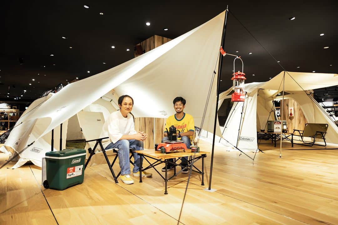 Coleman Japanのインスタグラム：「【Alpen Outdoors x Coleman 限定モデル⛺️】  大好評のアルペンアウトドアーズ と コールマン の共同開発モデル・第二弾「Alpen Outdoors x Coleman Exclusive Model 2023 デザートサンドシリーズ」が登場🎉  上品なニュアンスカラー「デザートサンド」は、ファミリーテントを中心に、定番のチェアやワゴン、シュラフの7アイテムを展開。既に使用しているギアにプラスしても馴染む＆おしゃれをコンセプトにデザインされています。  コールマンスタッフが自信を持っておすすめする、デザイン性・機能性にも優れた限定モデルは、この夏、フィールドで映えること間違いなし👍  現在、全国のアルペンアウトドアーズと一部のスポーツデポ・アルペン、アルペングループオンラインストアにて好評販売中です。気になる方は、商品知識が豊富なスタッフが駐在する、アルペンアウトドアーズ コールマンアドバイザリーショップまでお尋ねください💁  ▶︎特設ページ https://information.alpen-group.jp/info/detail/1051  🛍️ ： @alpentokyo.alpenoutdoors.fs @alpen.outdoors.kohoku @alpenoutdoors.flagship.kashiwa @alpenoutdoors.flagship.fukuoka @alpenoutdoors.flagship.sapporo @alpenoutdoors.flagship.togo  📷： アルペンアウトドアーズ港北ノースポートモール店 コールマン アドバイザリー AOD春日井店  ・  #灯そう #灯そうコールマン #ザコールマンズ #灯そうColeman #Coleman #コールマン #Camp #キャンプ #Outdoor #アウトドア #Tent #テント #コールマンテント #Camp #キャンプ #Outdoor #アウトドア #コールマンアドバイザリーショップ #ノースポートモール #アルペンアウトドアーズ #アルペンマウンテンズ #ノースポートモール」