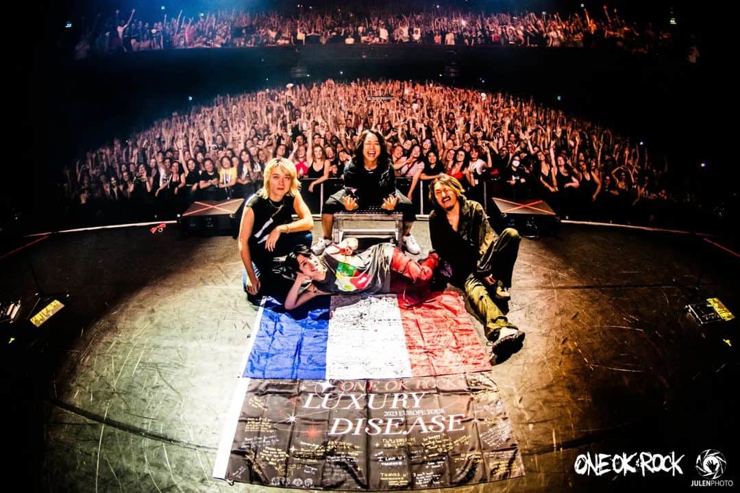 ONE OK ROCKさんのインスタグラム写真 - (ONE OK ROCKInstagram)「Thanks Paris!! ONE OK ROCK 2023 LUXURY DISEASE EUROPE TOUR!!  #ONEOKROCK #LuxuryDisease #Europe #tour photo by @julenphoto」7月14日 12時02分 - oneokrockofficial