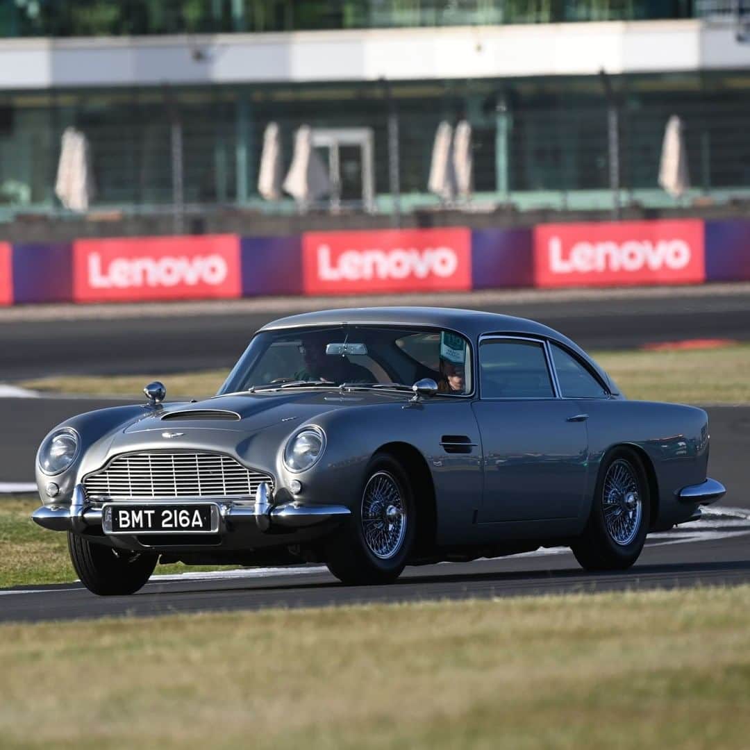 James Bond 007さんのインスタグラム写真 - (James Bond 007Instagram)「To celebrate @astonmartin’s 110th anniversary, the DB5 Goldfinger Continuation Car was one of 110 Aston Martin vehicles that took to the track at the British Grand Prix at Silverstone last weekend.」7月14日 17時54分 - 007