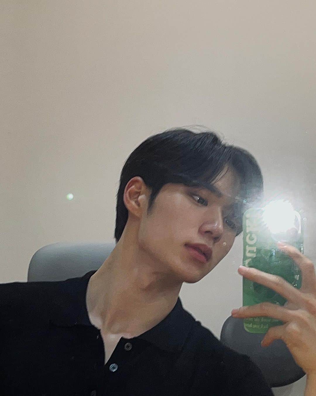 キム・ジュンソのインスタグラム：「열심히 질주할 수 있어서 행복했던 날들 앞으로도 여섯명이서 오래오래 질주할 수 있길」