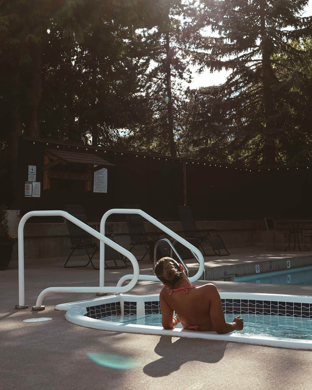 川村あんりのインスタグラム：「Thank you so much for having me @adarahotelwhistler ❤️ post skiing / coaching hot tub was so relaxing 💆🏻‍♀️  @kr_academy_club / @kristi_richards」