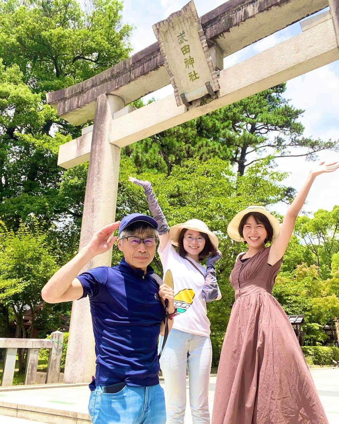 石岡麻奈美さんのインスタグラム写真 - (石岡麻奈美Instagram)「GSTVのゆかいな仲間たちと甲府ツアーをしました🤗  番組MC森山さんとコメンテーター鈴木さんです。 甲府は36度猛暑日でよく晴れました☀️  カメオミュージアムに行って、カメオコメンテーターの桐戸さんに解説してもらうという目的でしたが、せっかくなら色々巡ろうということで、、  武田神社や信玄餅の工場に行ってきました。  車の中でいきなりインスタライブをしたり、感動や笑えるハプニングもあり、終始楽しい旅になりました！  #アナウンサー #フリーアナウンサー #フリーアナウンサー石岡麻奈美 #甲府 #山梨観光 #甲府観光 #武田神社 #信玄餅工場 #announcer #gstv #yamanashi #kofu」7月14日 12時53分 - manami_ishioka