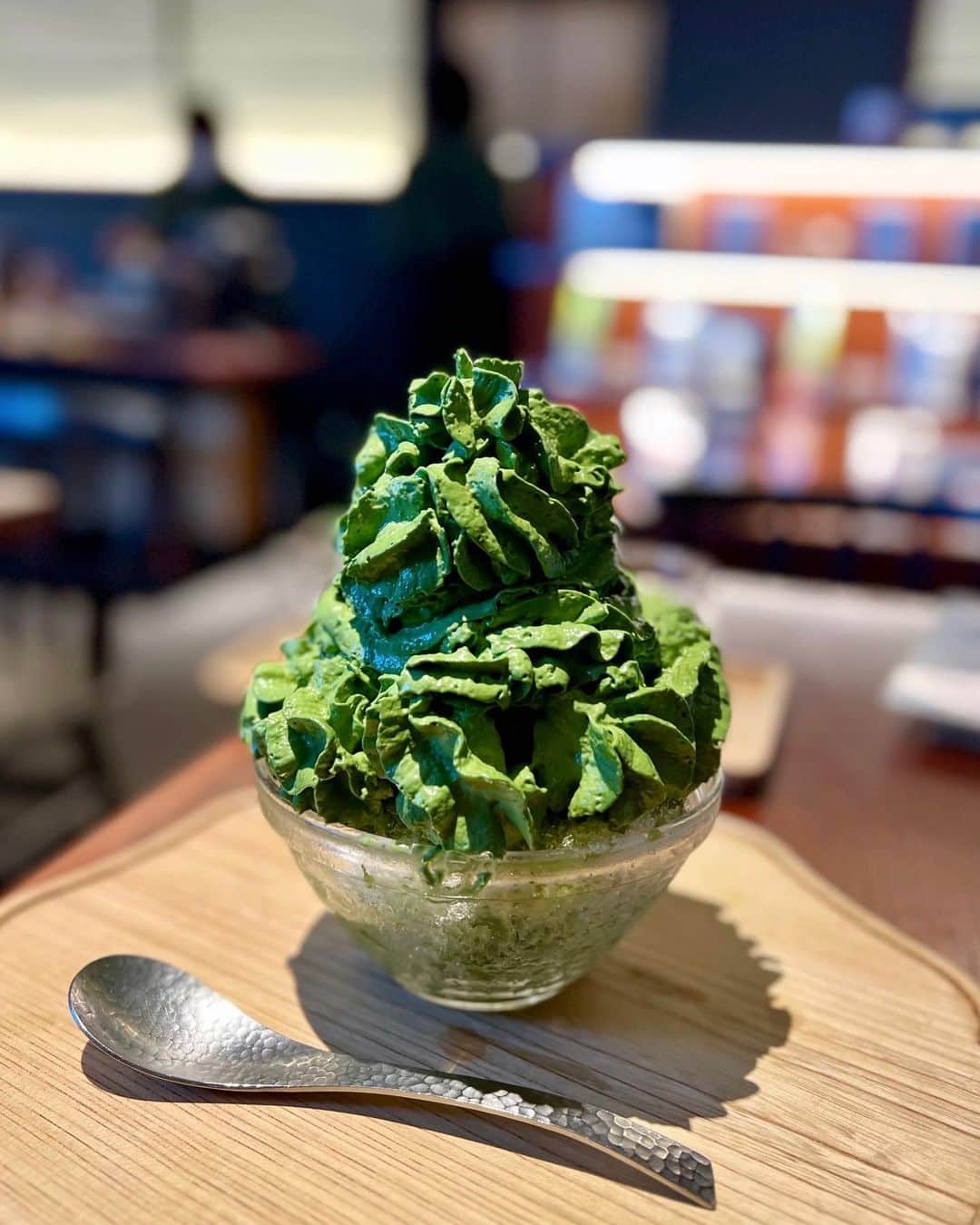 小林由依のインスタグラム：「* 抹茶エスプーマのかき氷🍵 ⁡ 夏はやっぱりかき氷食べたくなるね🧊🤍 ⁡ ⁡ あいも変わらず日本茶ラブ👼⚡️ ⁡ ⁡ ⁡ #アーカイブ  #東急プラザ渋谷 #京都宇治藤井茗縁」