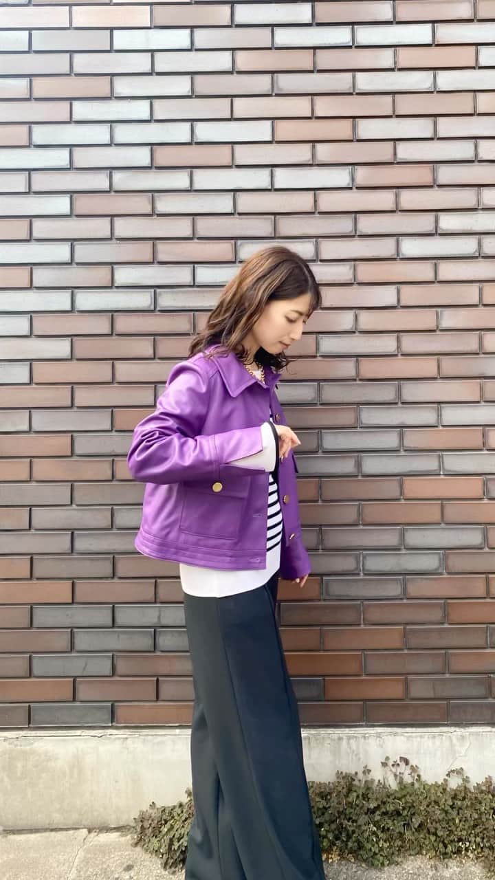 青木育日のインスタグラム：「本日から！ 2023 Autumn&Winter 新作フェア開始です🥳 ⁡ 新しいシーズンがいよいよ本格的に始まります わたしも何買おうか真剣に悩み中💭 ⁡ 7/23までポイントアップ中なので お買い物するならこの期間が絶対おすすめ！ ⁡ このスタイリングはなんと言っても 他にはない発色のパープルレザーが主役。 ⁡ フォルムはクラシカルで、 本格的な質の良いラムレザーを使用しながら モダンなカラーリングをつけていて グレースクラスならでは🥂 ⁡ ぜひお店で羽織ってみてほしい一着。 ⁡ ⁡ またおすすめアイテム紹介します😉 ⁡ ⁡ #graceclass #グレースクラス #新作#レザージャケット#大人コーデ」
