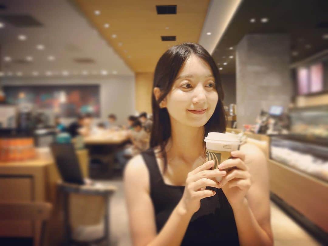 小野彩香さんのインスタグラム写真 - (小野彩香Instagram)「* 暑い日が続いていますね💦 私の場合は、「疲れたー、もう無理だー」と思っても、 一杯コーヒーを飲むと元気が出るから不思議です☕️  皆さんも、疲れたと思ったら無理に続けず、 一旦休んでくださいね🌿  #休憩 #コーヒー」7月14日 13時17分 - onoayaka_official
