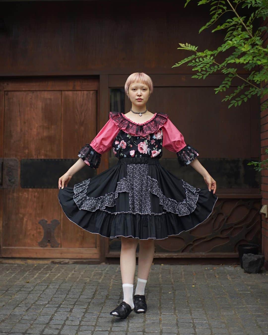 PUNK CAKEのインスタグラム：「💫NEW ARRIVAL💫  ▫︎ Black lace collar flower top【SOLD】 ▫︎ Monotone flower flare skirt   そして、本日から7/14.15.16の3日間は 《STOCK SUMMER SALE POP-UP》 お得なセールポップアップを開催します！  夏物のストックを中心に全品半額セール‼️ とってもお得にお買い物できるチャンスです🌻  同時開催でオンラインショップでは 全品20％OFF！！ （新商品は除外） 【クーポンコード/ smrs20】 店頭もオンラインもラッキープライスなこの週末お見逃しなく！  この機会に初めての方も是非！ 大歓迎でお待ちしております🥰  いつもより営業時間は短めでなのでお気を付けてお越しください🙏  日程/ 7/14(金)～7/16(日)  時間/ 13:00～18:00 場所/ 東京都目黒区鷹番3-4-10 2F」