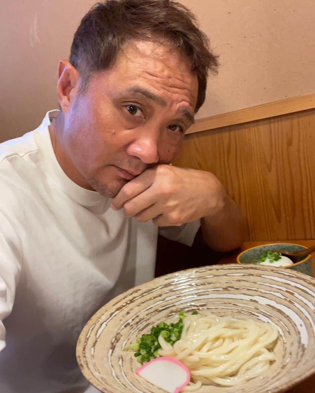 竹原慎二のインスタグラム：「ジム近くのうどん屋屋で昼食  暑い時は冷たいうどん最高じゃ」