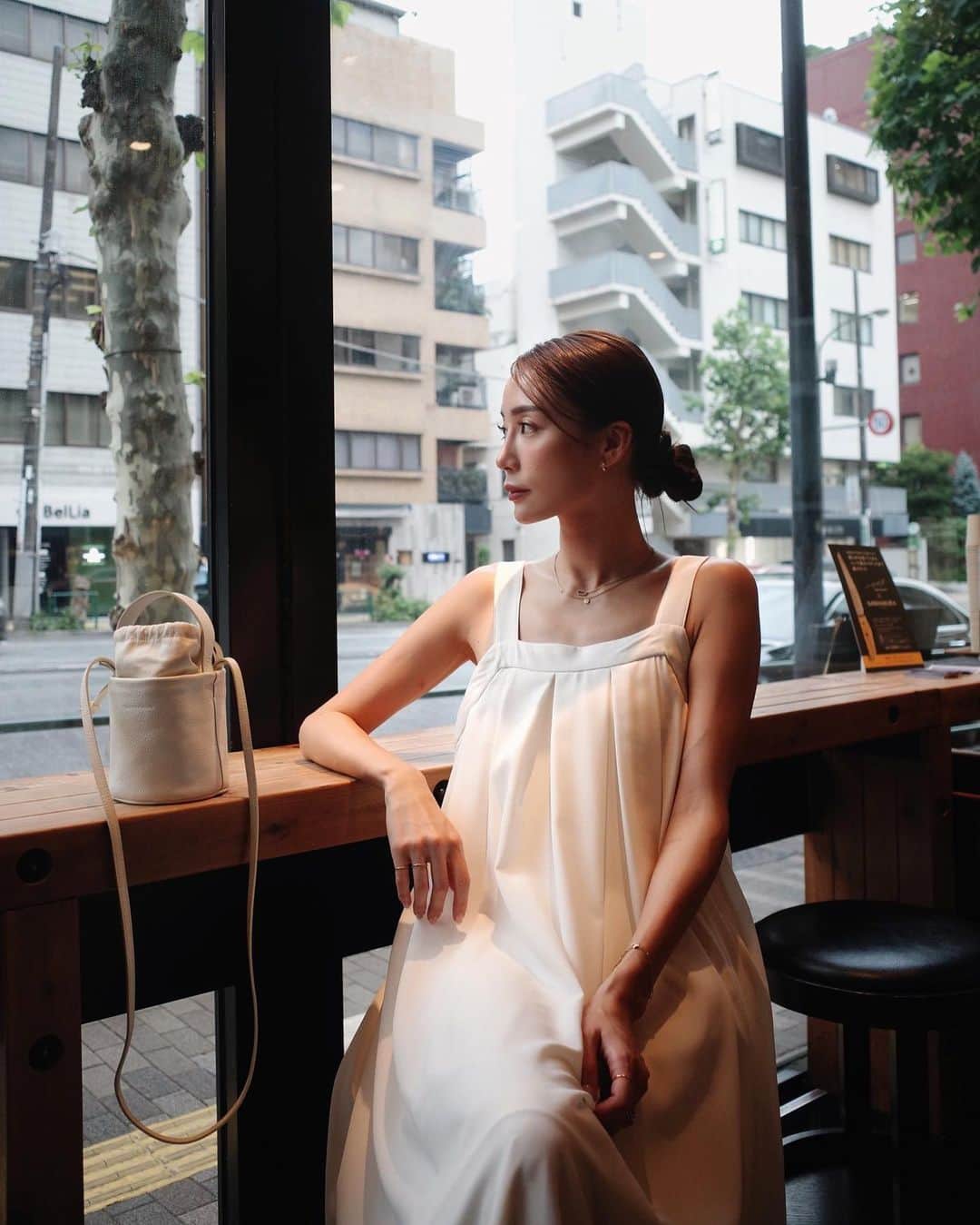 のインスタグラム：「yesterday🫶🏽  3days pilates終えました🥺  お仕事の打ち合わせ後にコーヒー☕️ 着々と進んでるので報告までお待ちください✨  #outfit #ootd #coordinate #fashion #akte #thehighlights #blancsurblanc」