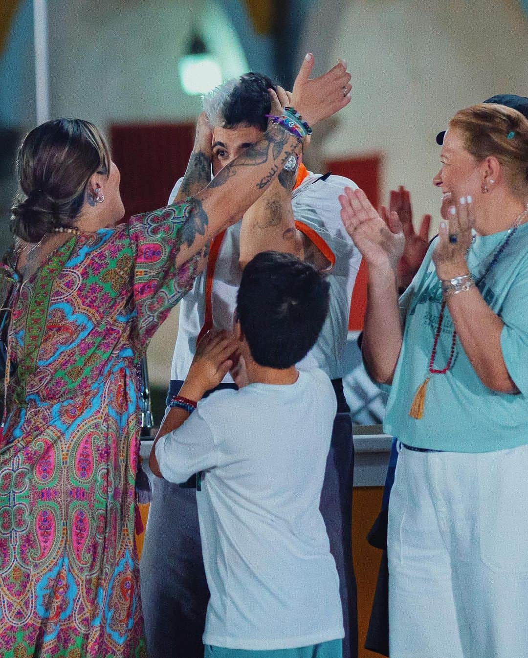 Sebastián Villalobosのインスタグラム：「SOMOS EL PRIMER FINALISTA DE TOP CHEF VIP !!!! NADA MEJOR QUE PODER CELEBRAR ESTE MOMENTO AL LADO DE MI FAMILIA!!!! ESTAMOS EN LA FINALLLLL HPPPPPP!!! GRACIAS GRACIAS GRACIAS DIOS!!! ESTOY MUY FELIZZZZZZZZZZ」