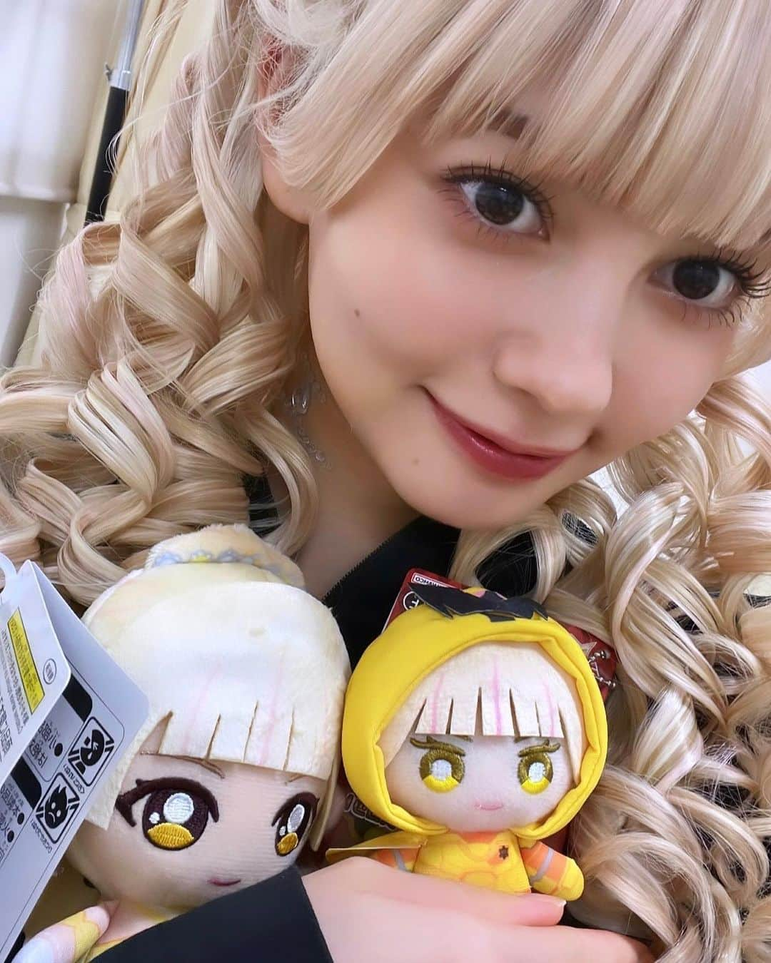 愛花さんのインスタグラム写真 - (愛花Instagram)「キングオージャーのちびぬいがいよいよ明日午前10時からテレアサショップONLINE　販売開始です💛💛 ぜひぜひゲットしてください😚🌼  そして来週はやっとみんなに会える〜〜🥹💖たのしみすぎる！！！ 暑くなることが予想されますので、サマステ来場される方は熱中症対策など十分注意してお越しください☀️」7月14日 13時50分 - hi_erica_official