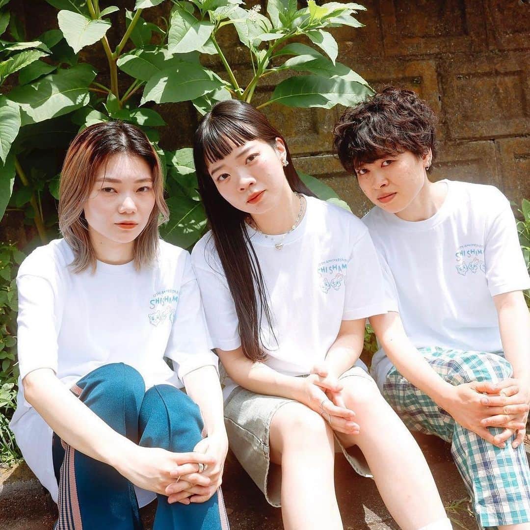 板橋よしえのインスタグラム：「. 🎊❣️SHISHAMO × Candy Stripper コラボTシャツ新色発売決定❣️🎊  7/15(土)国立代々木競技場第一体育館 「INSPIRE TOKYO 2023」のマーケット内、 🛒SHISHAMO × Candy Stripper SPECIAL SHOP🛒から SHISHAMO × Candy Strirpper 10th AnniversaryコラボTシャツの新色🌟ホワイト🌟の発売決定!!!  アニマル風な3人のイラストがグラデーションカラーにプリントされた可愛い1枚🌈  ぜひチェックしてください👀✔  #SHISHAMO #candystripper」