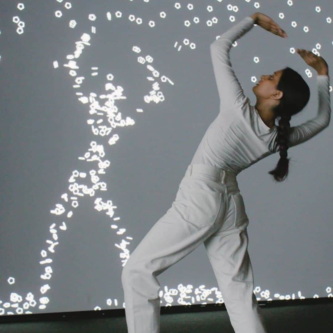 パワーハウスミュージアムのインスタグラム：「The Lab is a multimedia space with a rotating program of immersive experiences. The latest Powerhouse commission by Junior Major has taken inspiration from a range of demonstration models, including references by J Hicks and Elliot Brothers.  Visit The Lab at Powerhouse Ultimo this school holidays. Free entry. Link in bio.  Choreographer/ Dancer: Nikki Sekar @nik_sekar Edited by Rolando Olalia @r.olalia The Lab Interactive: Junior Major @jnr.mjr  Object No. H10038 - Anemometer, Robinson's anemometer, metal / wood / paper, made by J Hicks, London, England, 1875-1885 used by Sydney Observatory, Sydney, New South Wales, Australia.  Object No. B1226 - Barlow's wheel model, copper / mercury / metal / wood, maker unknown, place of production unknown, date unknown  Object No. H10064 -Two physics demonstration models comprising charts and stands, designed to illustrate some of the basic principles of force, motion and gravity.」