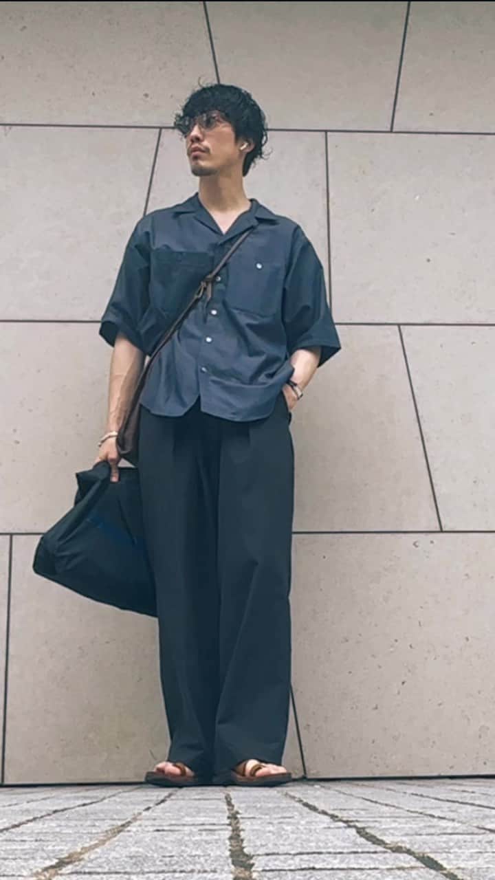 並木一樹のインスタグラム：「ULTERIORの半袖シャツにRAKINESのワイドパンツで夏の装い🌱 shirt: @ulterior_jp  pants: @rakines_official  shoes: @juttaneumannny  eyewear: @yuichi_toyama_official  bag: NICENESS  #春服#ootd #COMOLI#ulterior #niceness #rakines  #白t」
