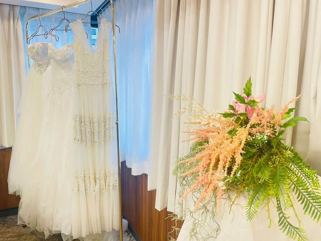 東京タワーの麓の結婚式さんのインスタグラム写真 - (東京タワーの麓の結婚式Instagram)「🗼 The Place of Tokyoは 現在リニューアル期間のため ブライダルフェアやお打ち合わせは こちらのリニューアル準備室で行っております😊🗼  ブライダルフェアでは 3Dパースや映像をご覧いただき リニューアル後のイメージを いち早くお届けしております✨✨  ウェディングドレスも展示しておりますので ぜひご覧くださいませ👗♪  詳しくはThe Place of Tokyoまで お問い合わせください☺️  ■リニューアル準備室 ◇住所：東京都港区芝公園3-5-12長谷川グリーンビル3F ◇見学予約専用：03-5733-6788 ◇営業時間： 平日 13：00～19：00／土日祝 9：00～19：00(火曜休)  #theplaceoftokyo #プレイスオブトウキョウ #プレイスオブトーキョー #プレイスオブ東京 #ザプレイスオブトーキョー #ザプレイスオブ東京 #ザプレイスオブトーキョー #ゲストハウス婚 #令和5年婚 #東京タワー #東京タワーが好き #tokyotower」7月14日 14時49分 - theplaceoftokyo