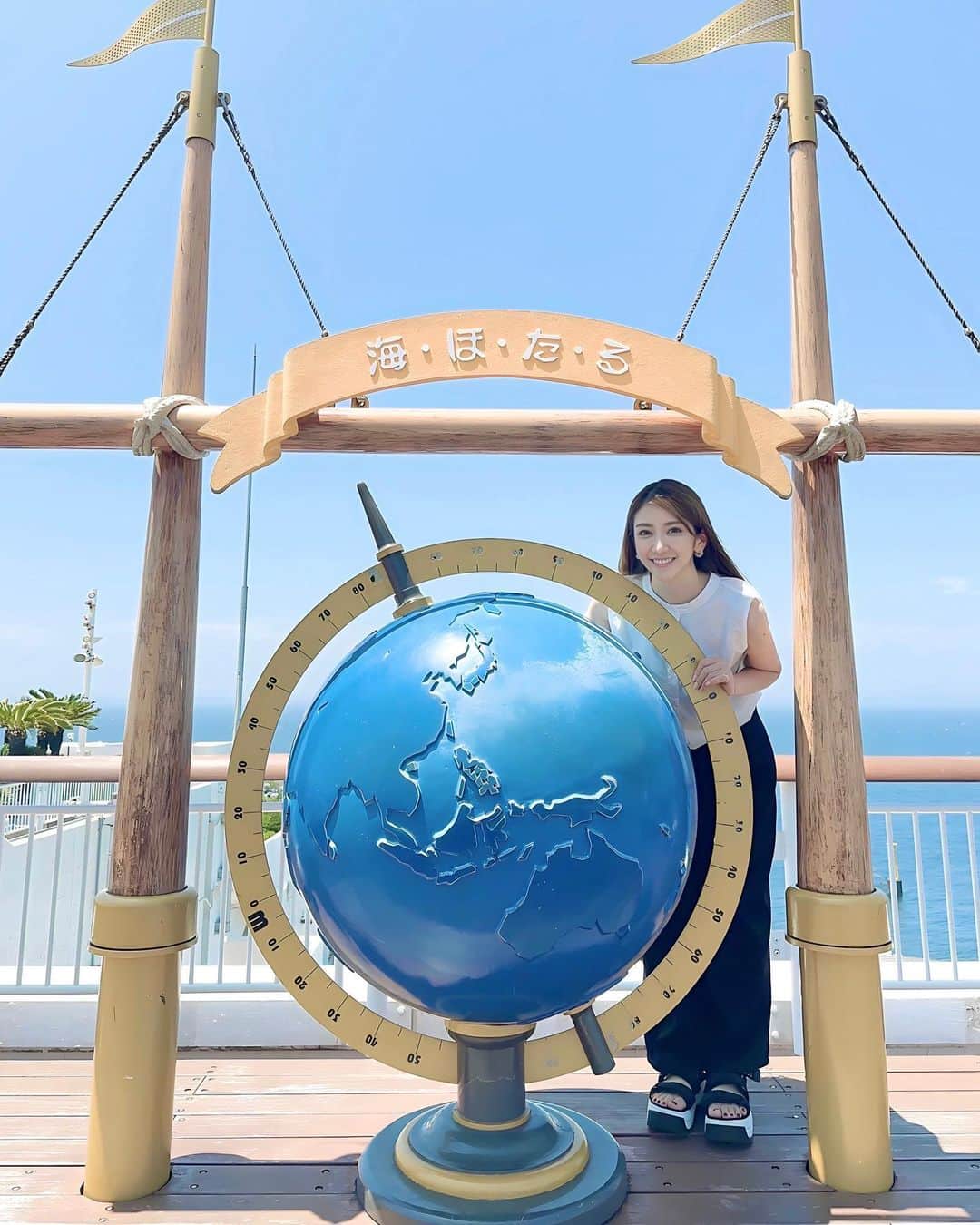 坂本麻子のインスタグラム：「. #海ほたる 🏖️ ちょっと遠出気分になれる場所♪ PAのアサリラーメンが アサリのお出汁が効いててとっても 美味しかった〜🍜 . …セットのあさりご飯も食べたかった😮‍💨 . #海ほたる#サービスエリア #ドライブ#ラーメン#あさりラーメン#マリーンコート#あらりらーめん波市#pa」