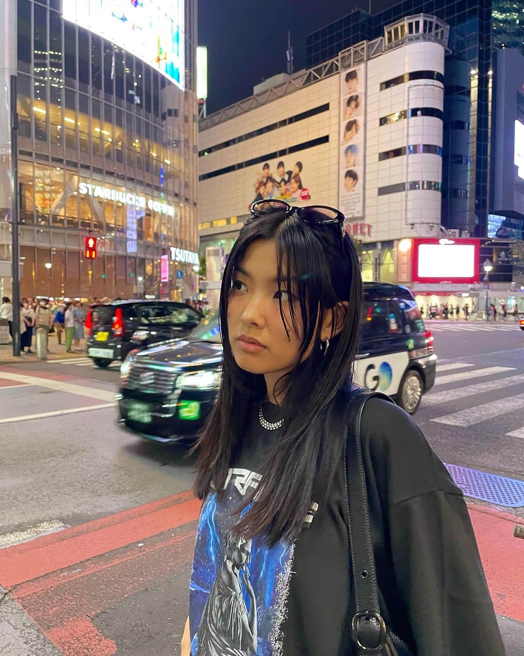あゆみテレサのインスタグラム：「catch me in shibs💫  new hair by @akiz_akiz 🫶🏼」