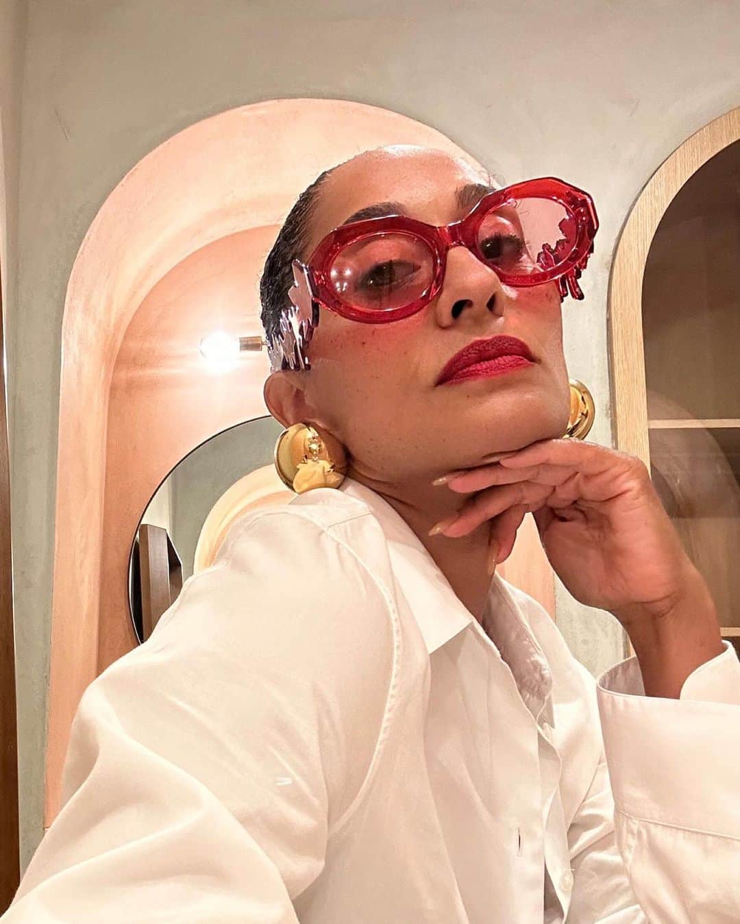 のインスタグラム：「Pause  also thank you @emmanuellekhanh for another pair of epic sunglasses」