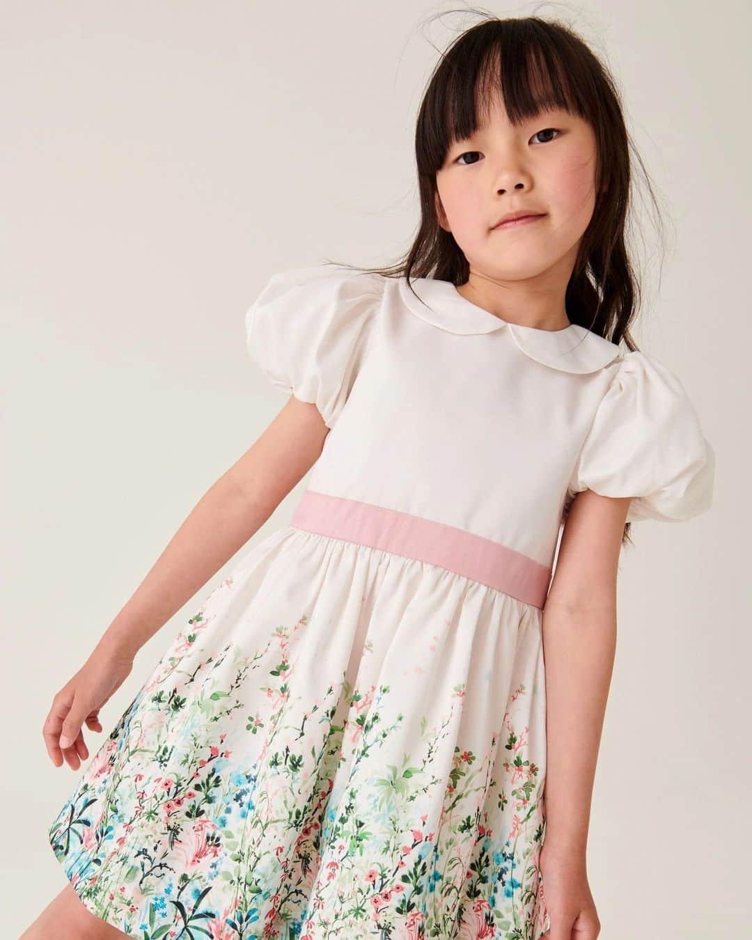 ローラアシュレイのインスタグラム：「Charming and pretty, let your little one dazzle in this beautiful Taffeta Prom Dress. Featuring the striking Pointon Fields print from the Laura Ashley archive, this dress has been designed with structured puff sleeves, a Peter Pan collar and a sash with bow detail at the back.」