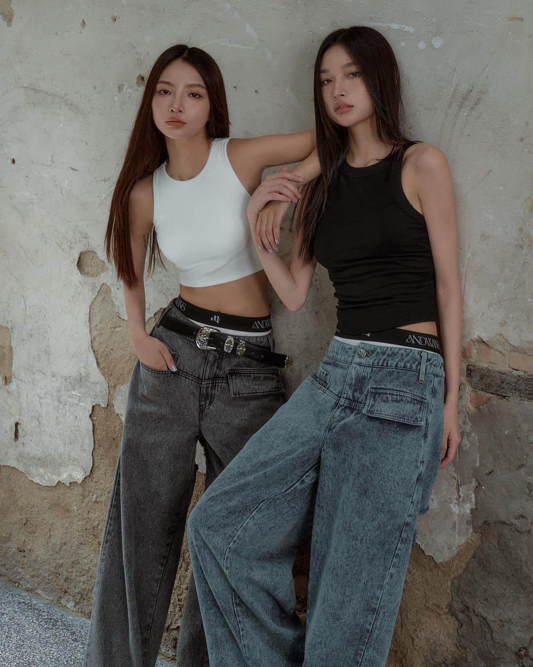 pipilottieさんのインスタグラム写真 - (pipilottieInstagram)「BACK CUTOUT DENIM PANTS "BLUE" & "GRAY" size : S / M ⁡ 2023 7.14 PM7  ⁡  ANDWANG signatureであるBACK CUTOUT DENIM PANTSに新カラーBLUE、GRAYが登場致します。 是非、お楽しみに🩶 ⁡ ⁡ 《 BACK  CUTOUT DENIM PANTSの販売に関しまして》 当初の予定の販売数よりも大幅なお問い合わせを頂いており、より多くのお客様へお届けさせて頂きたく、14日の販売においては急遽予約販売に切り替えさせて頂きます。 ⁡ 予約の詳細と注意事項に関しましては下記内容をご参照お願い致します。 ⁡ ◾︎予約販売 / お届け日のご案内◾︎ お届けは8月4日以降にて発送させていただきます。 ※7/14 (金)19時~7/31 (月)23:59までの予約販売期間を設けておりますが、生産の関係上、数には限りがございますため数量に達した時点で予約販売は終了させていただきます。 何卒ご理解賜りますようお願い申し上げます。 ⁡ ◾︎同時購入に関して◾︎ 予約商品と通常商品は同時購入ができかねます。そのため、3rd collectionやその他のアイテムをご購入をご希望される場合は、別途ご注文をよろしくお願いいたします。 ⁡ ⁡ ⁡ #andwang #backcutoutdenimpants ⁡ ⁡ ⁡」7月14日 15時15分 - andwang_official