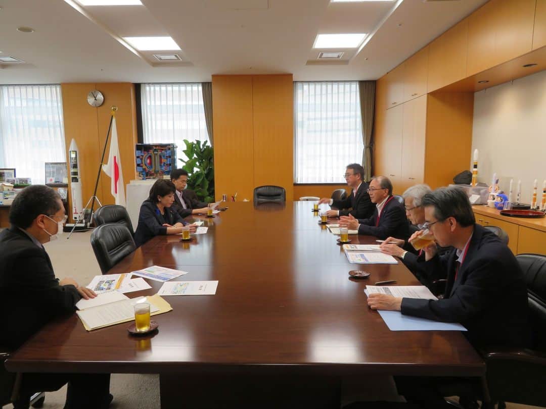 高市早苗のインスタグラム：「7月14日 北海道経済連合会より要望書拝受」
