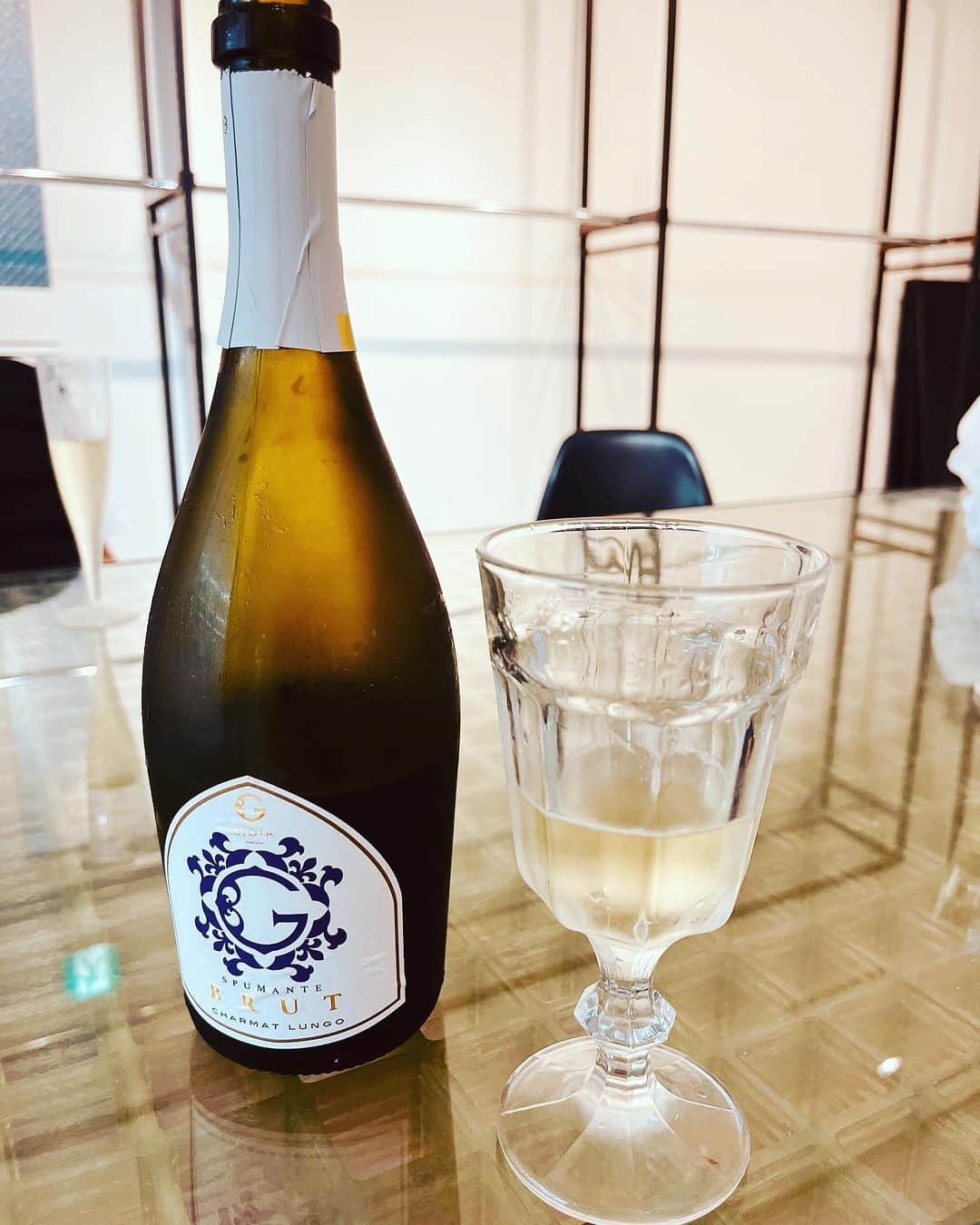 Shinnosukeのインスタグラム：「昼間から泡をいただいてます。」