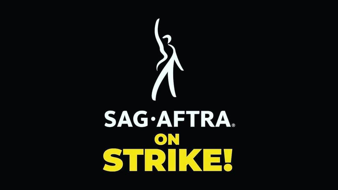 エリザベス・パーキンスのインスタグラム：「I stand in solidarity with my leadership and fellow union members. #enough」