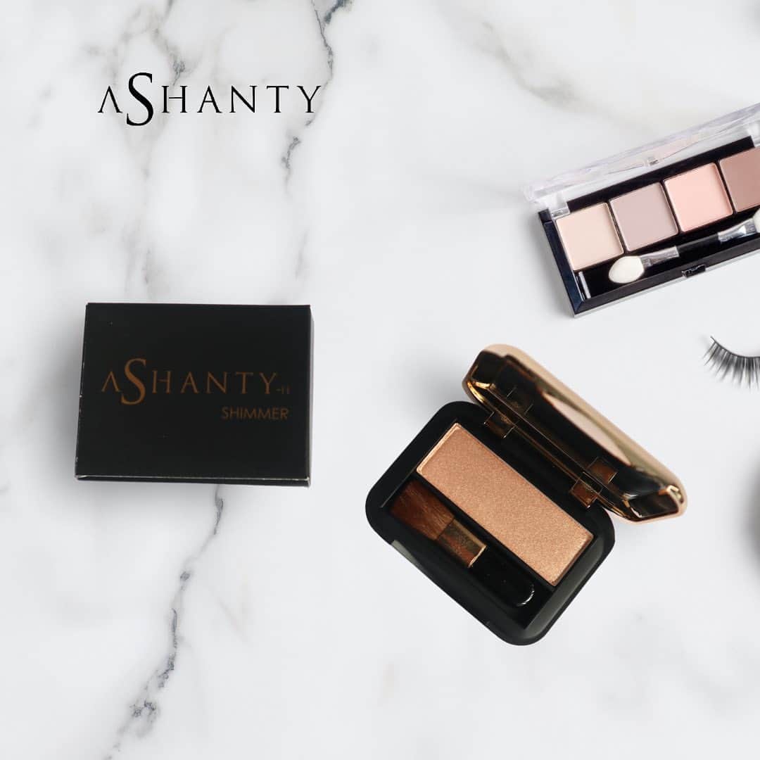 ASHANTY BEAUTY CREAM OFFICIALのインスタグラム：「Hi ladies, kalian masih bingung fungsi shimmer apa?   Shimmer berfungsi untuk membuat kulit terlihat fresh dan mengilap (terutama saat terkena lampu pada malam hari).  #ashantycosmetics #ashanty_ash #cosmetics #cosmetic #makeuptutorial #rekomendasimakeup #makeuplover #lokalmakeup #makeupnatural #makeuplooks」