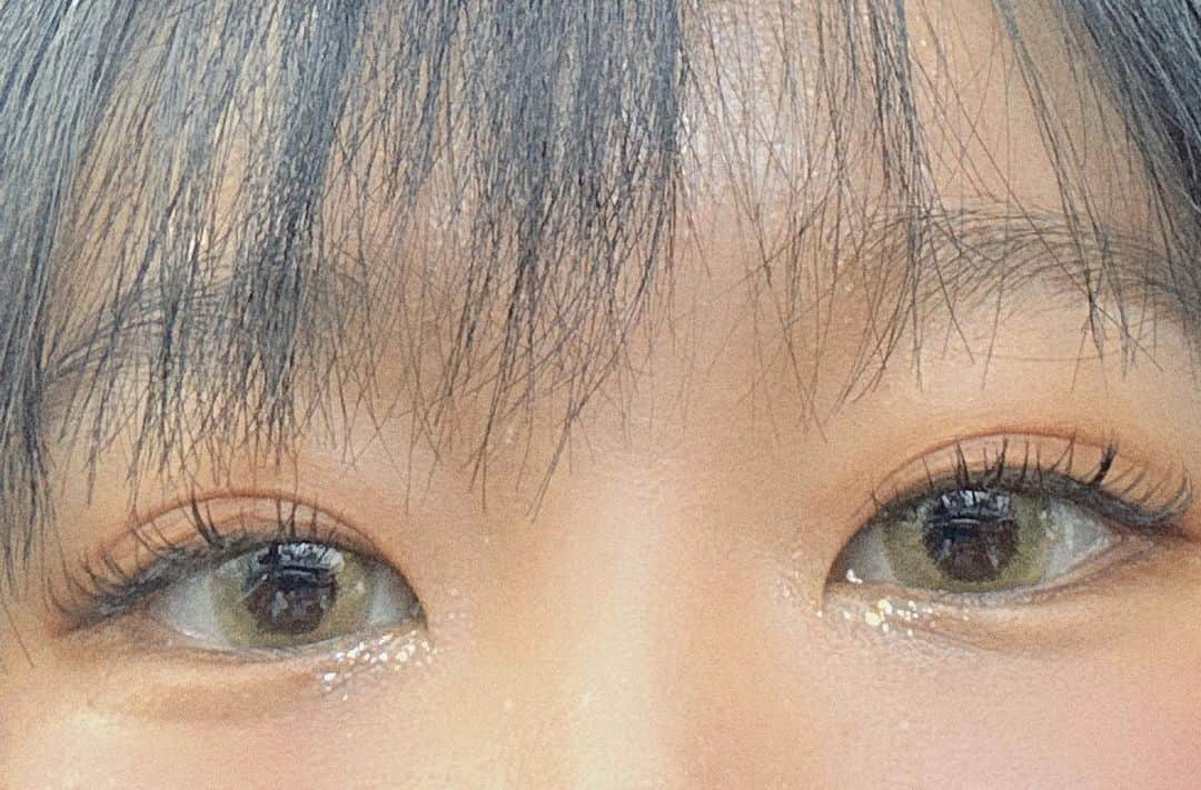 荒井麻珠のインスタグラム：「ラメラメ~👁️✨」