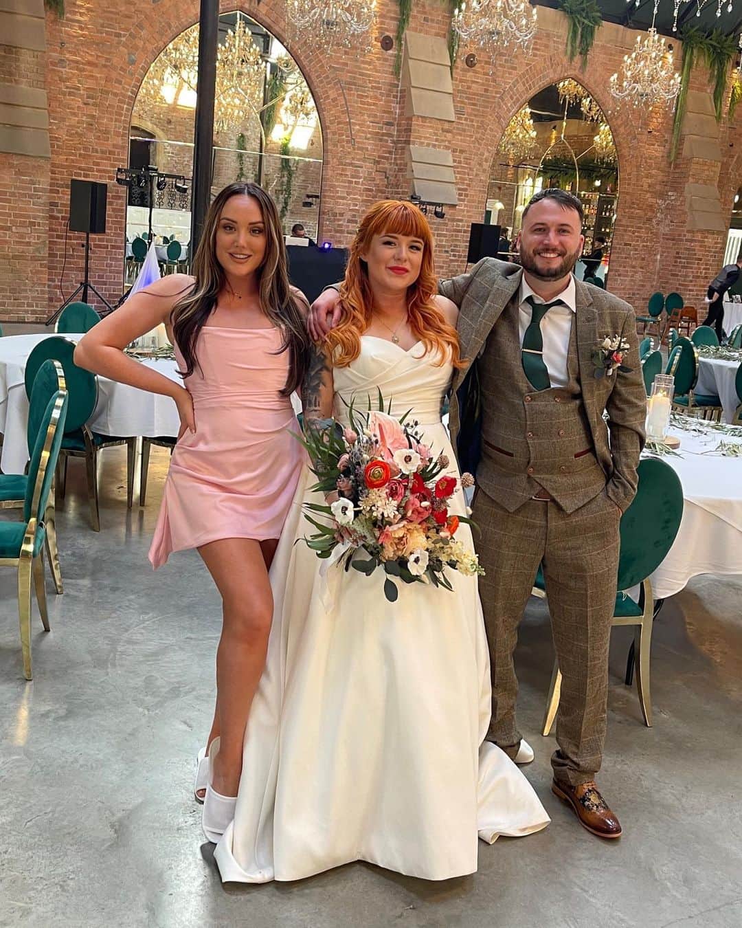 Aka SCUBA CHARLOTTEさんのインスタグラム写真 - (Aka SCUBA CHARLOTTEInstagram)「Fave photo dump of the year ❤️ Congratulations to my cuz @swanstagram and the most beautiful bride @lizziewood_x the newly weds 🤍🤍🤍🤍 the most perfect and amazing day ❤️」7月14日 15時57分 - charlottegshore