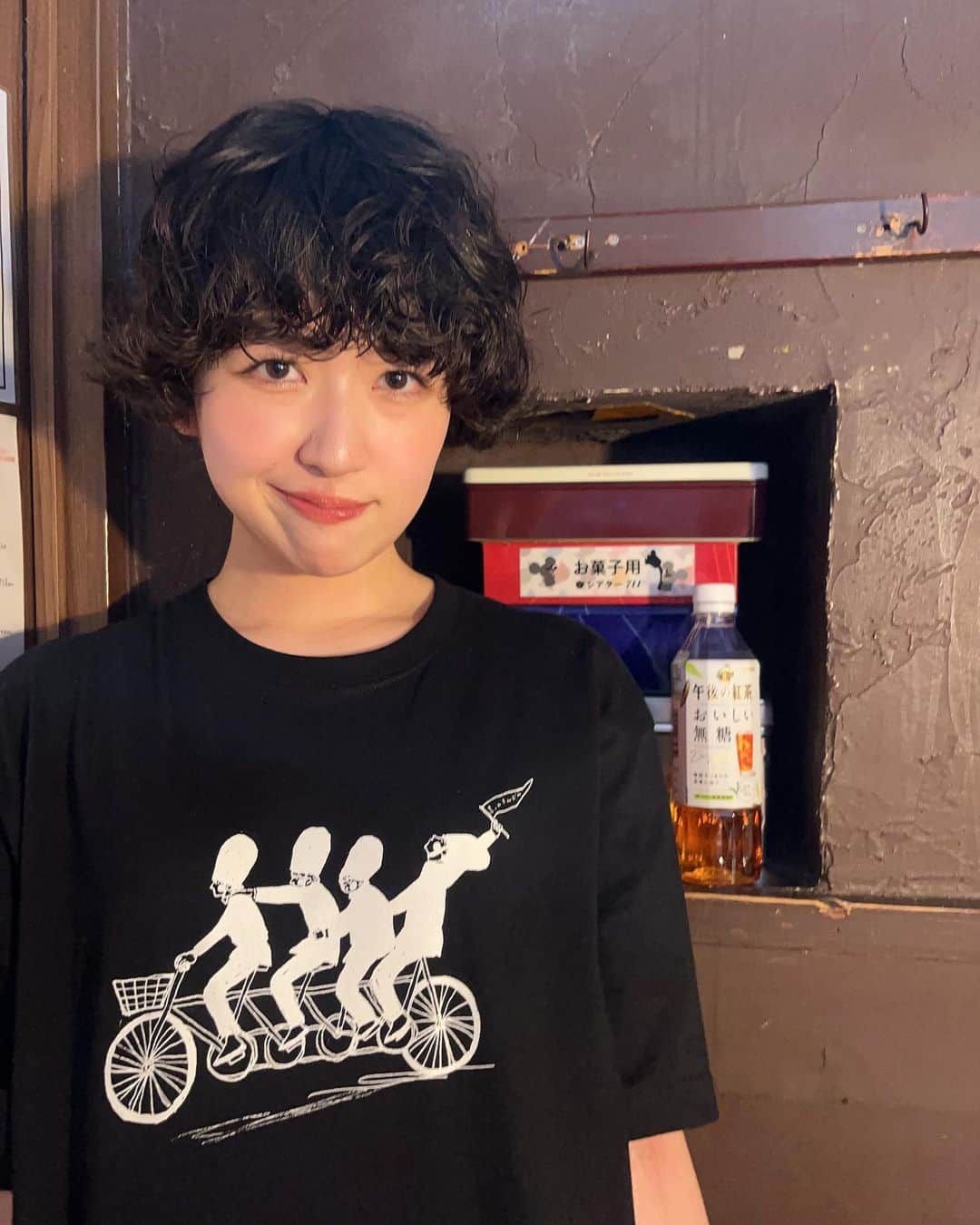 廣瀬詩映莉のインスタグラム：「新しく手に入れたTシャツばっかり着まくってすぐ色褪せさせちゃうのやめたい、今年の夏の目標です。 黒いTシャツをより黒くしてくれる洗剤に興味があるこの頃…」