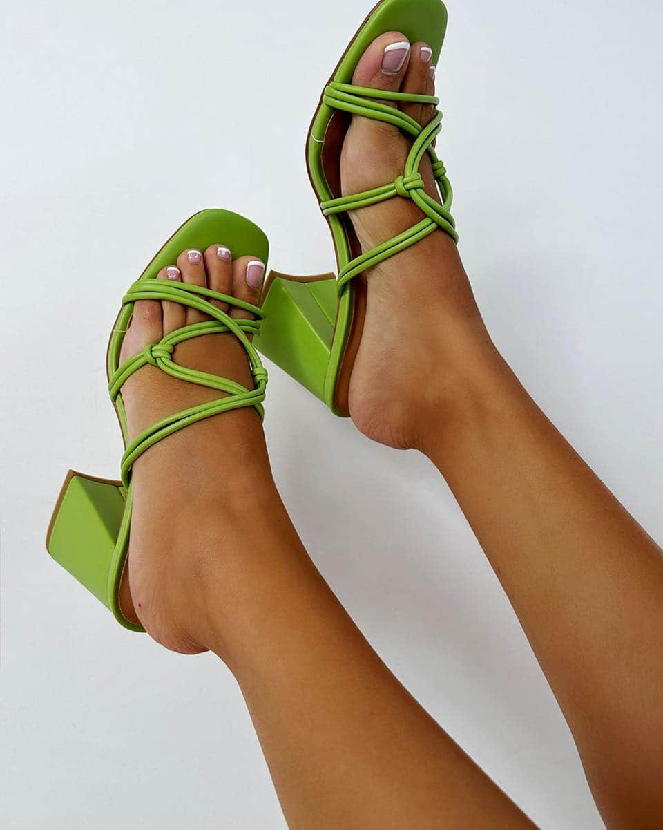 SABO SKIRTさんのインスタグラム写真 - (SABO SKIRTInstagram)「New block heels! Shop our Galia Block Heels - Green + Isidore Heels - Black now 🌴 #sabo」7月15日 3時00分 - saboskirt