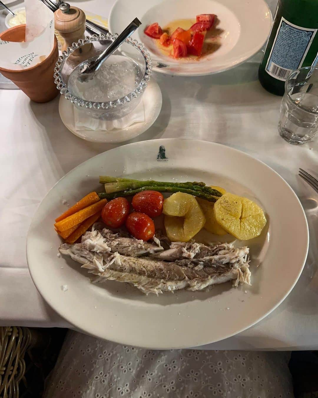 Bianca Ingrossoさんのインスタグラム写真 - (Bianca IngrossoInstagram)「Another fave dinner spot in beautiful Portals is @wellies_restaurant 🍷  Their sea bass is out of this world 😋」7月15日 3時04分 - biancaingrosso
